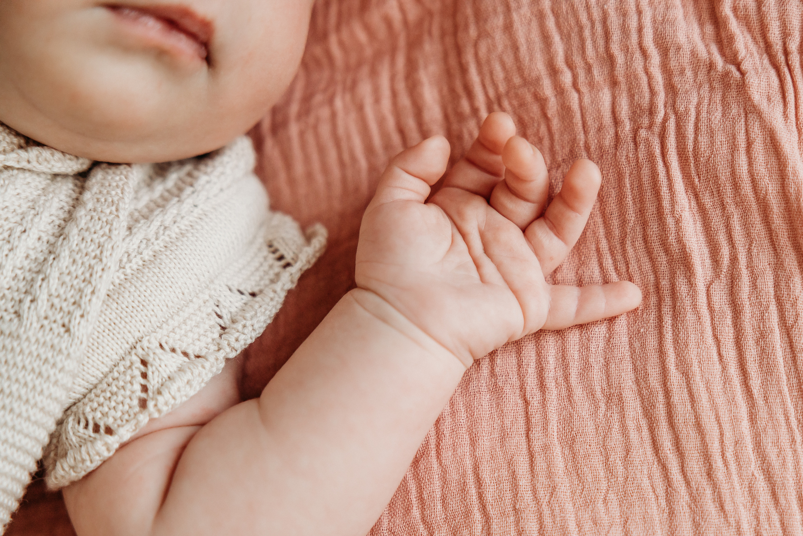 Арина. Семейный и детский фотограф в Краснодаре. Фотограф новорожденных. Фотограф ньюборн. Фотограф родов Краснодар. Катя Угнивенко