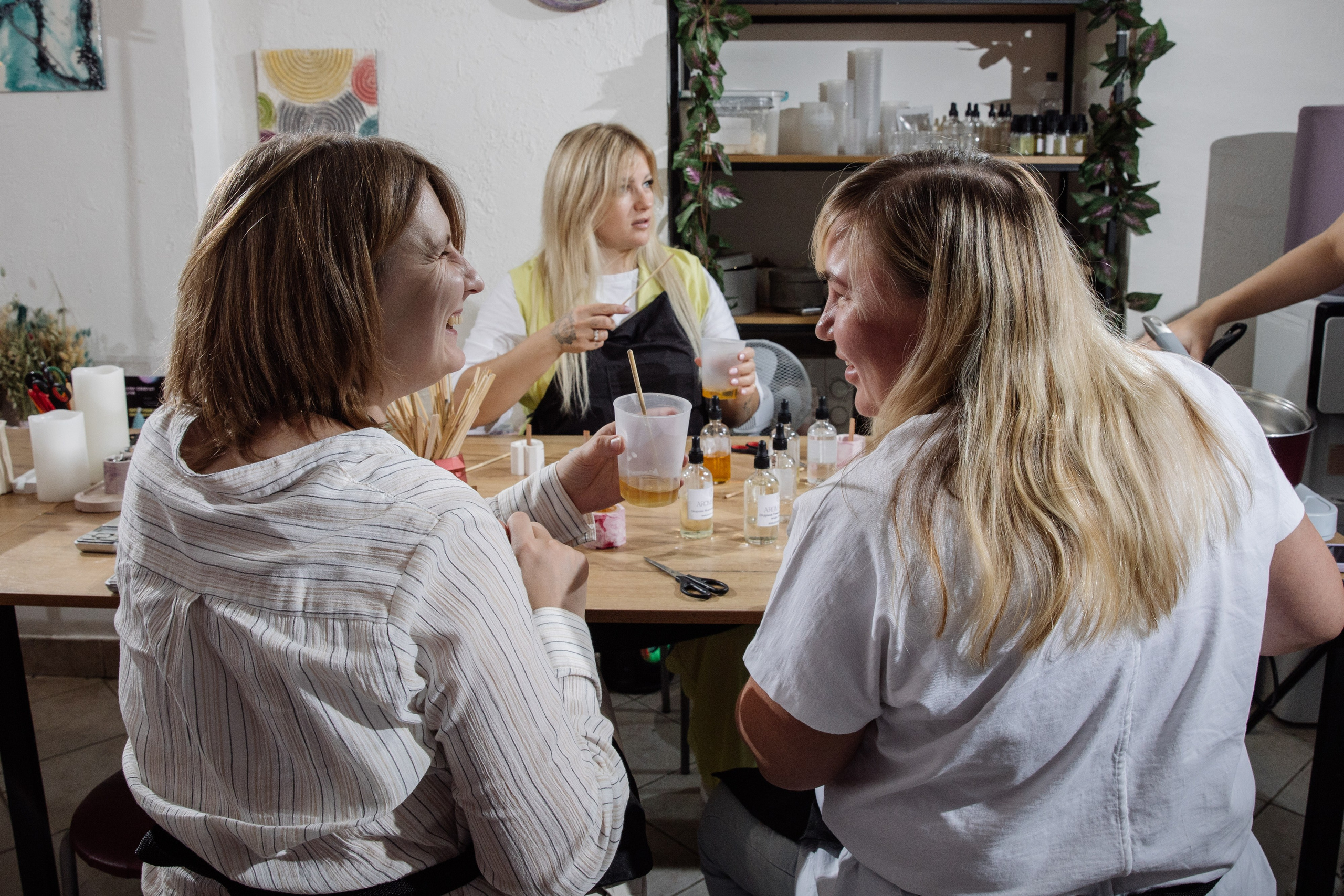 День рождения Марии в студии AROMALAGE — тёплый творческий праздник