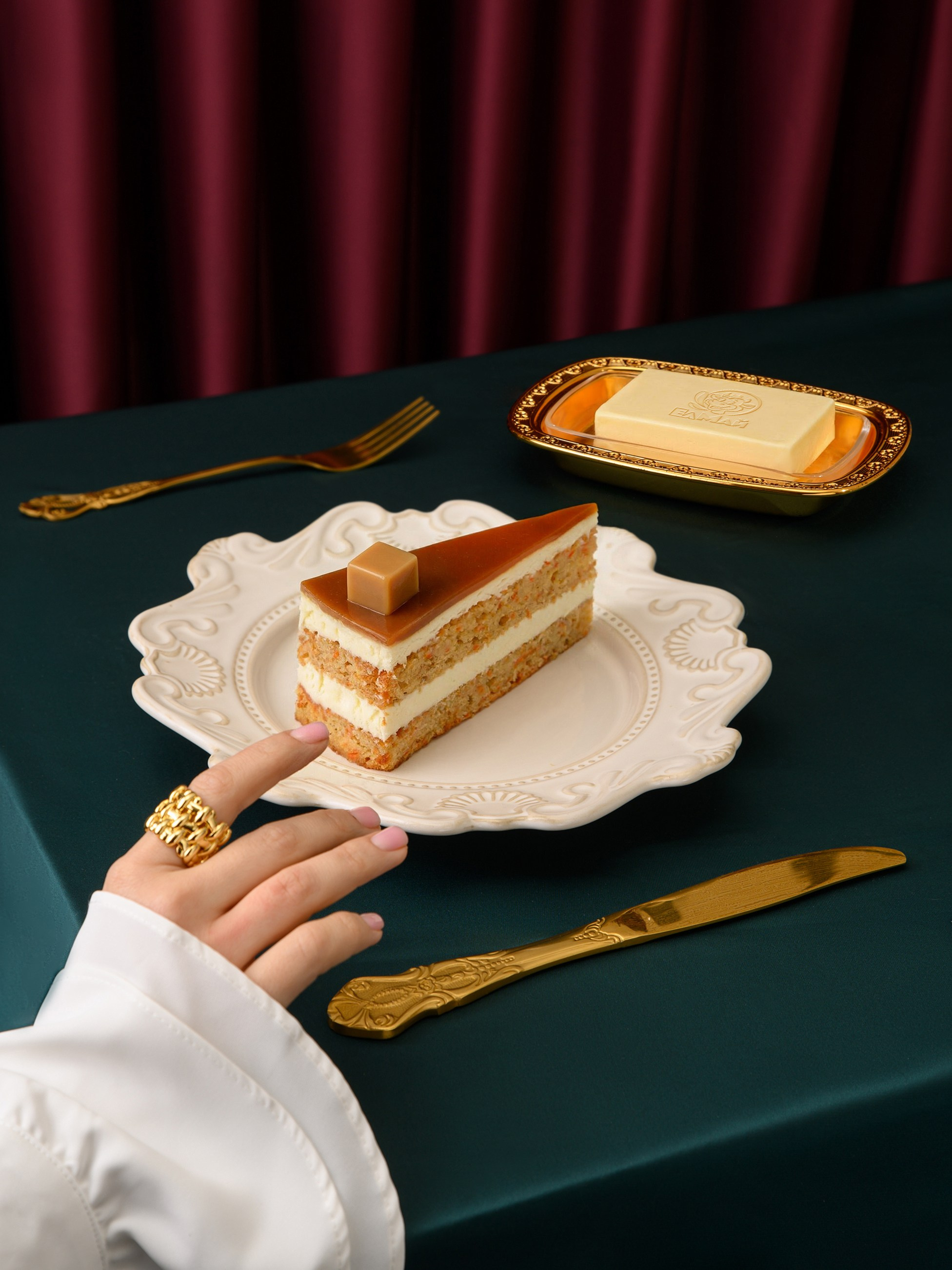 Елмай. Каустика — предметная фотостудия для брендов