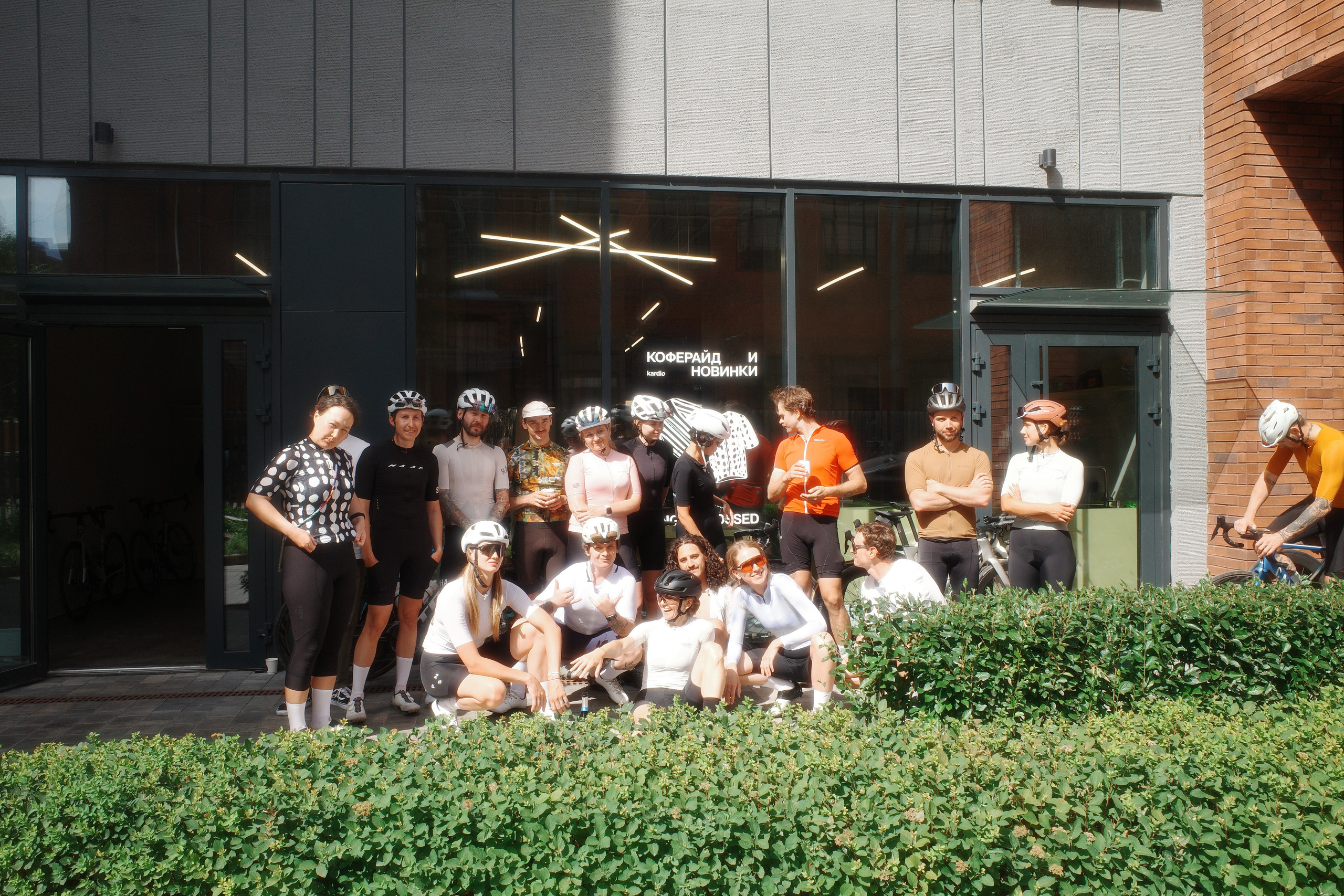 VELOCULT x LUXSHOSSE. Butorarock