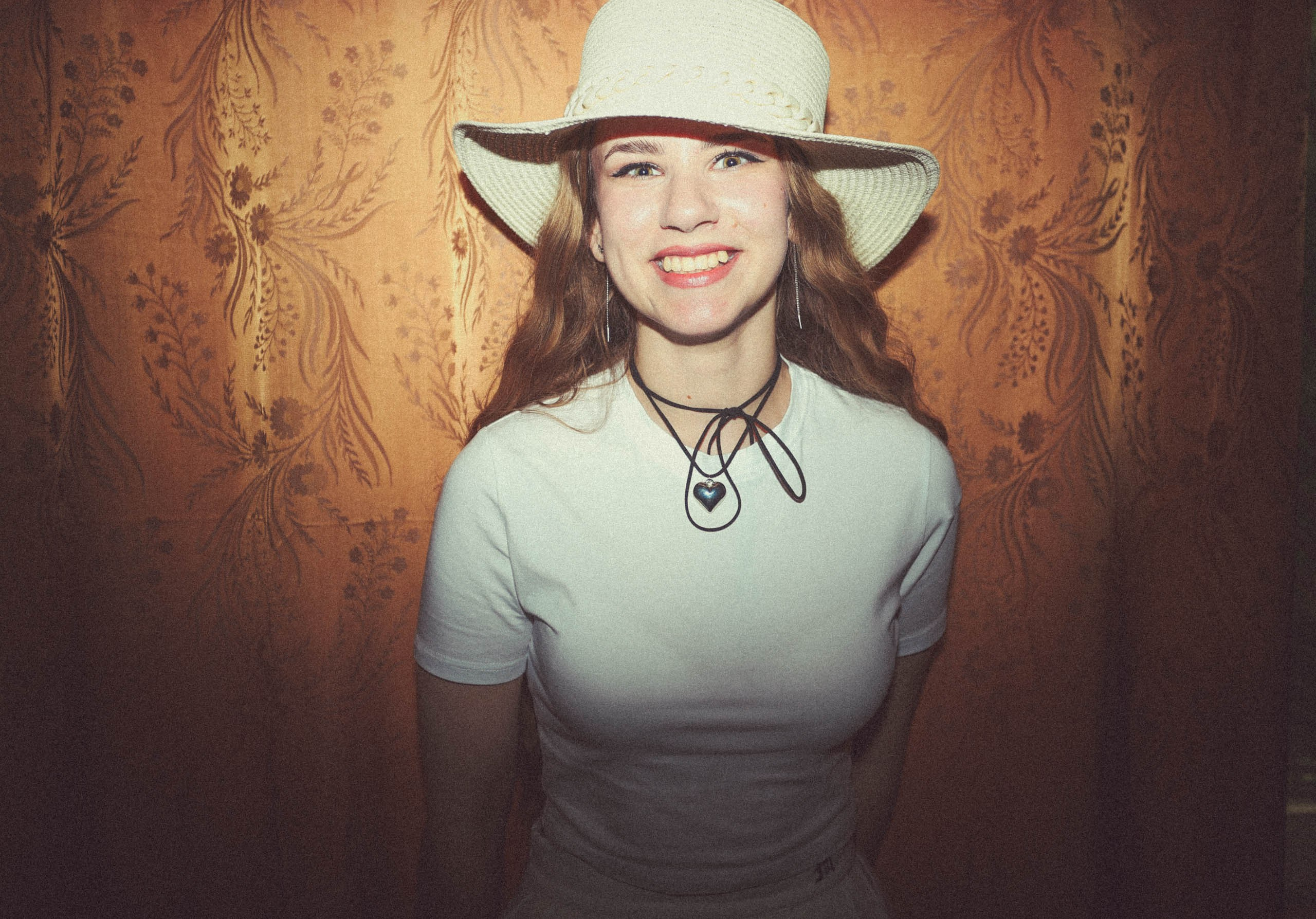 Две девицы. Фотомастерская Андрея Закоморного