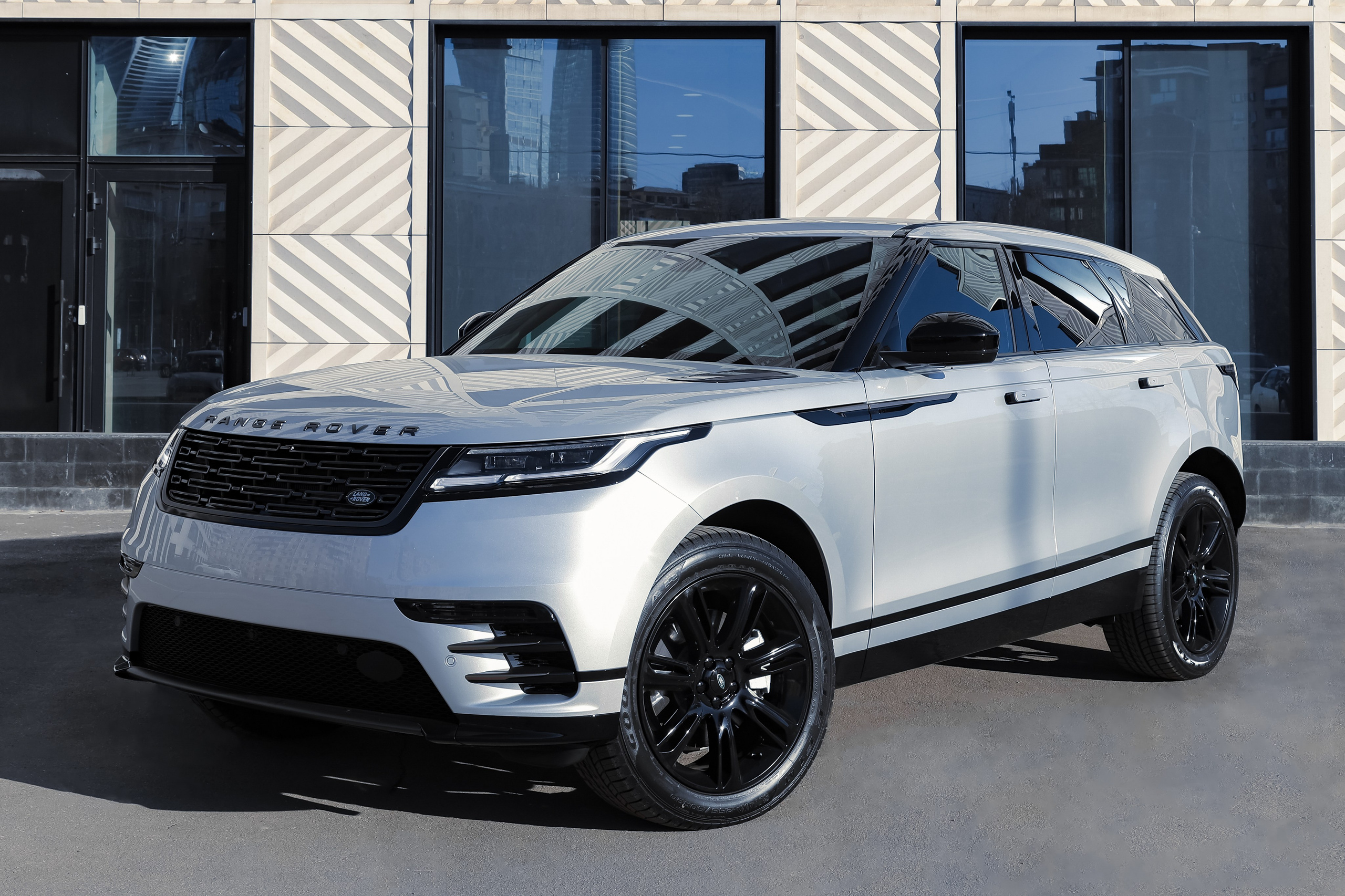2024 Range Rover Velar 2.0 AT. Mixturecaptures