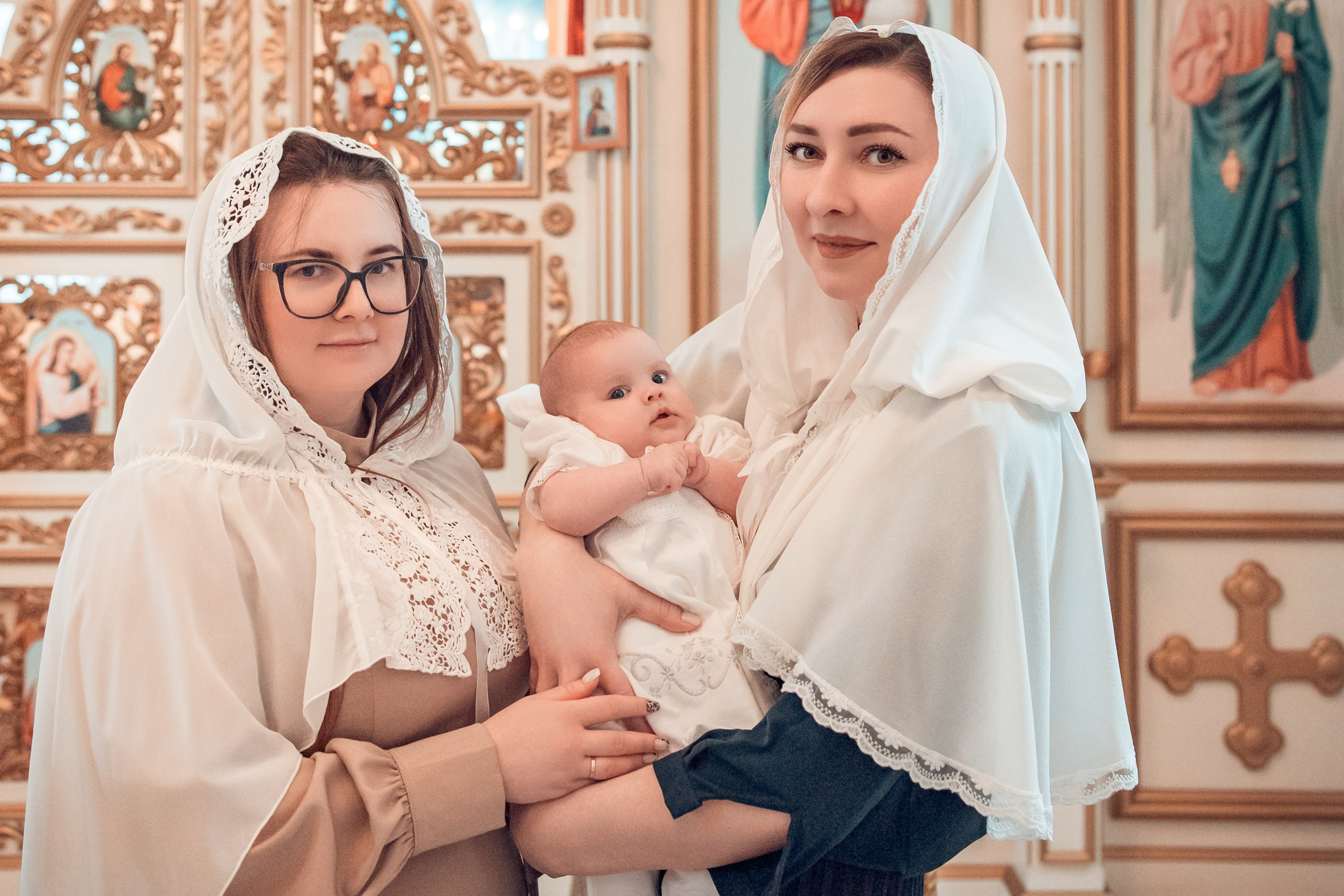 Таинство Крещения Виктории. Церковь Казанской иконы Божией Матери в Вышетравино. Семейный фотограф в Рязани и Рязанской области