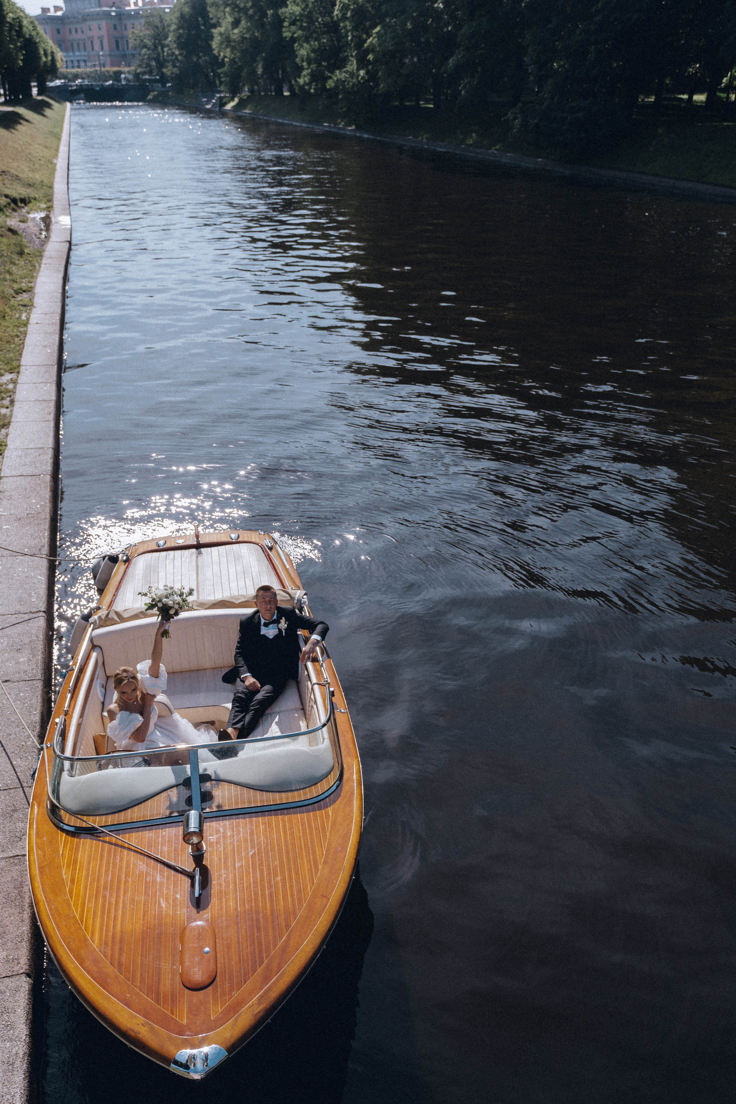 СВАДЕНБНАЯ СЬЕМКА НА КАТЕРЕ ПО КАНАЛАМ САНКТ-ПЕТЕРБУРГА И В АКВАТОРИИ НЕВЫ. Профессиональный фотограф, Санкт-Петербург — Виктория Богомолова