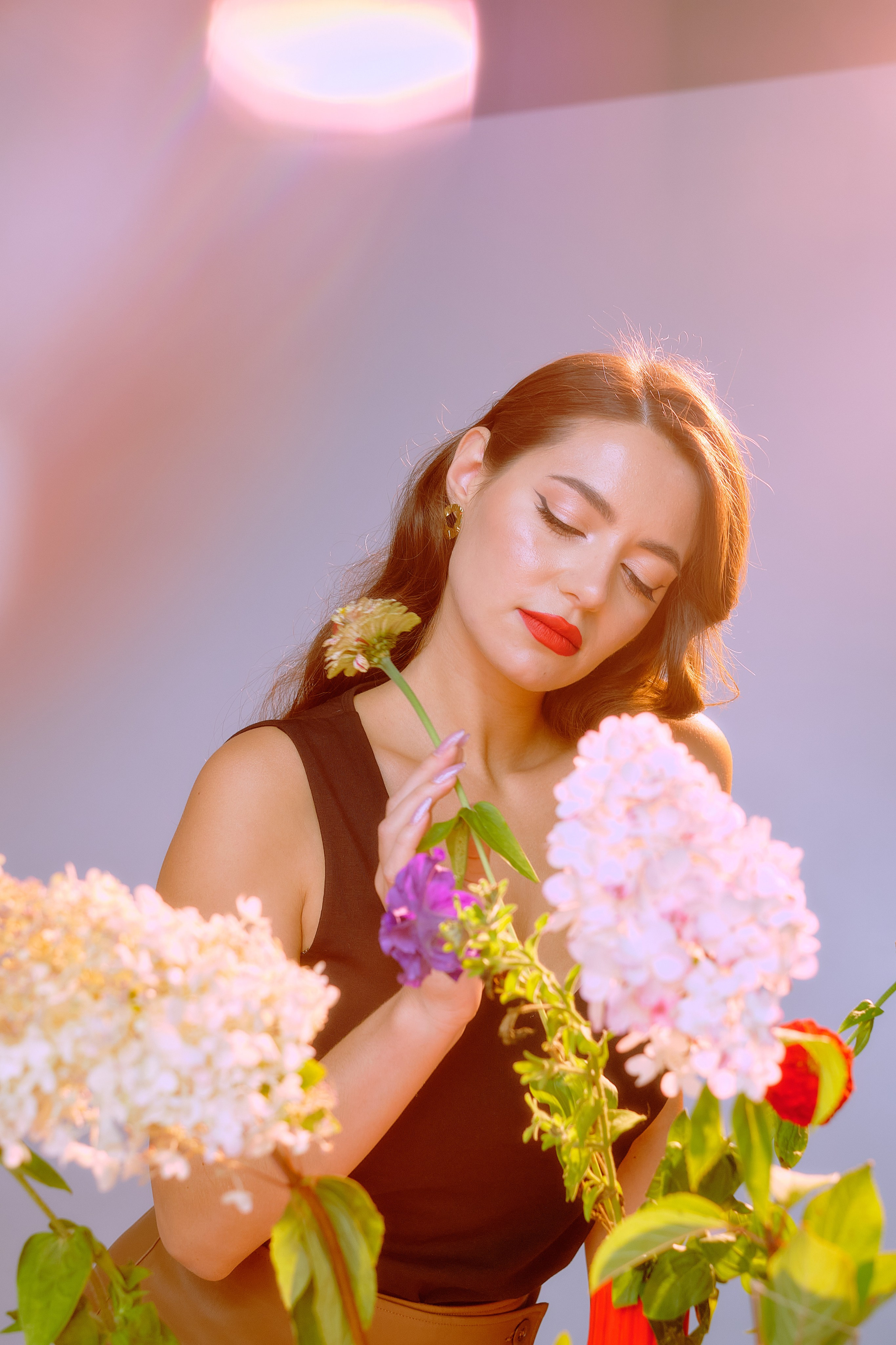 Индивидуальная съёмка в Твери, портреты я цветным светом, атмосферно, рефы с цветным светом