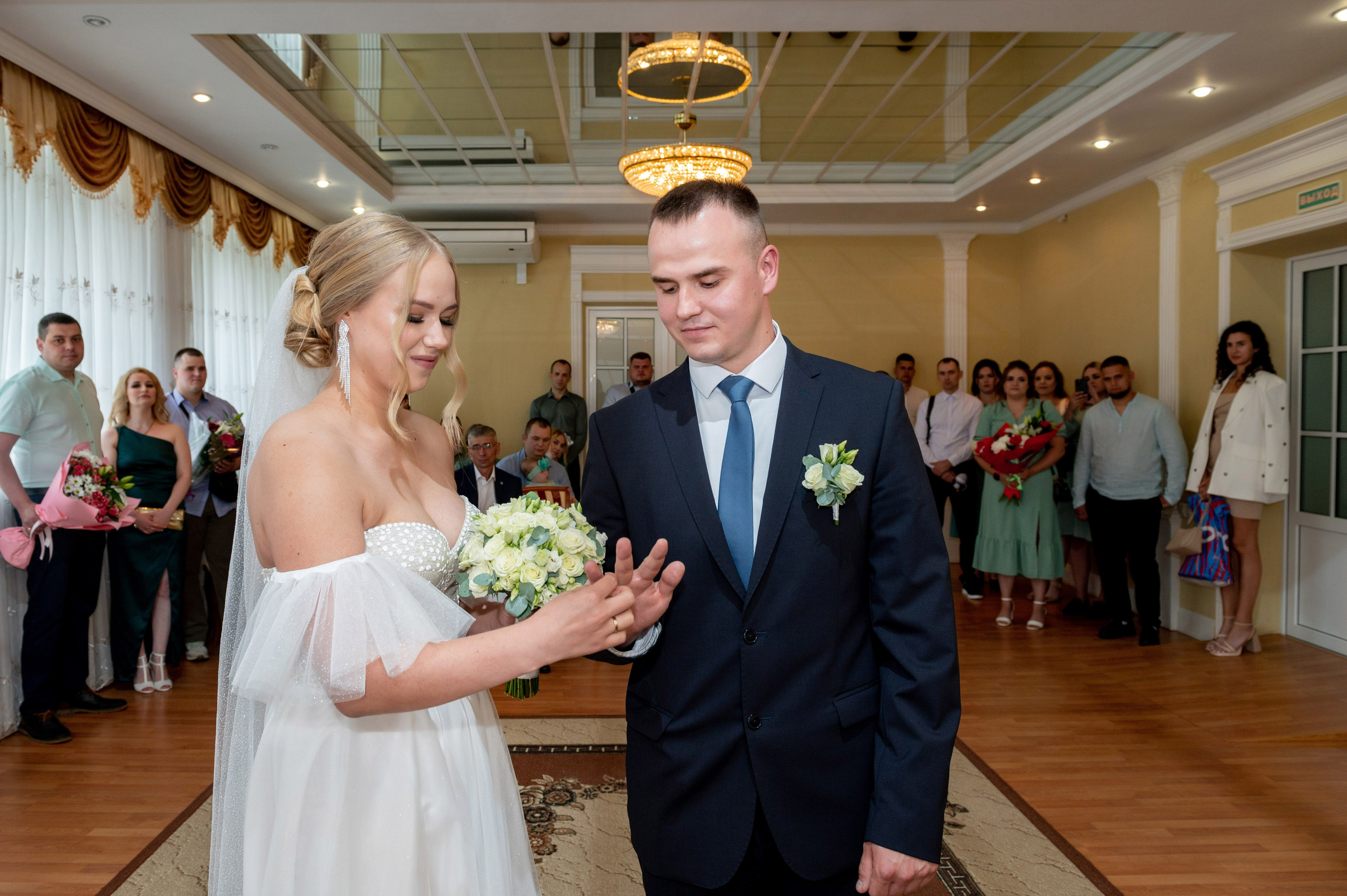 Ксения и Владислав (фотосессия в ЗАГСе и парке города Кингисеппа). Портретный, семейный и свадебный фотограф в Санкт-Петербурге и в Пушкине Ширяев Денис