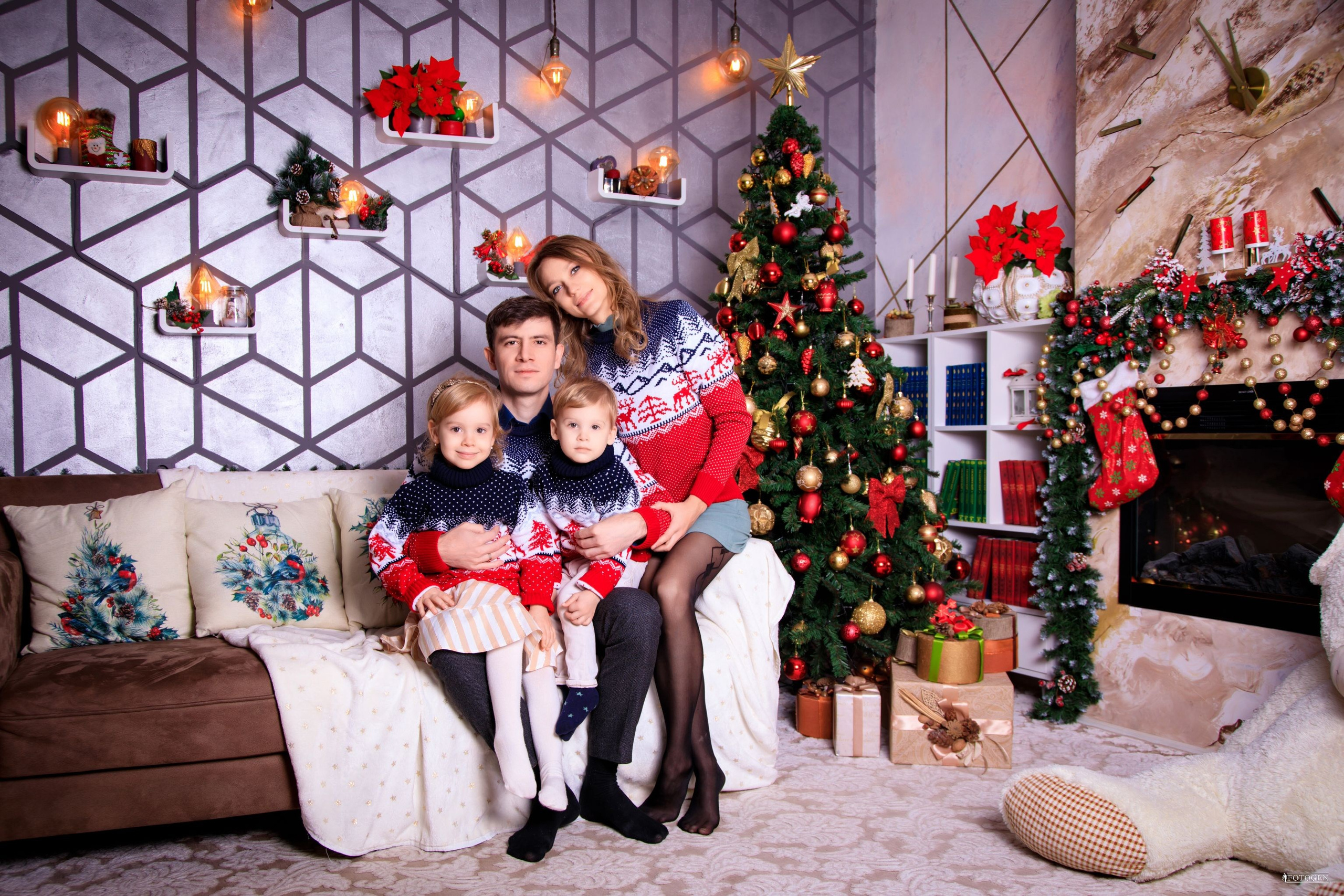 Портфолио семейных фотосессий: Тепло в новогодних интерьерах. Интерьерная фотостудия FOTOGEN г. Краснодар