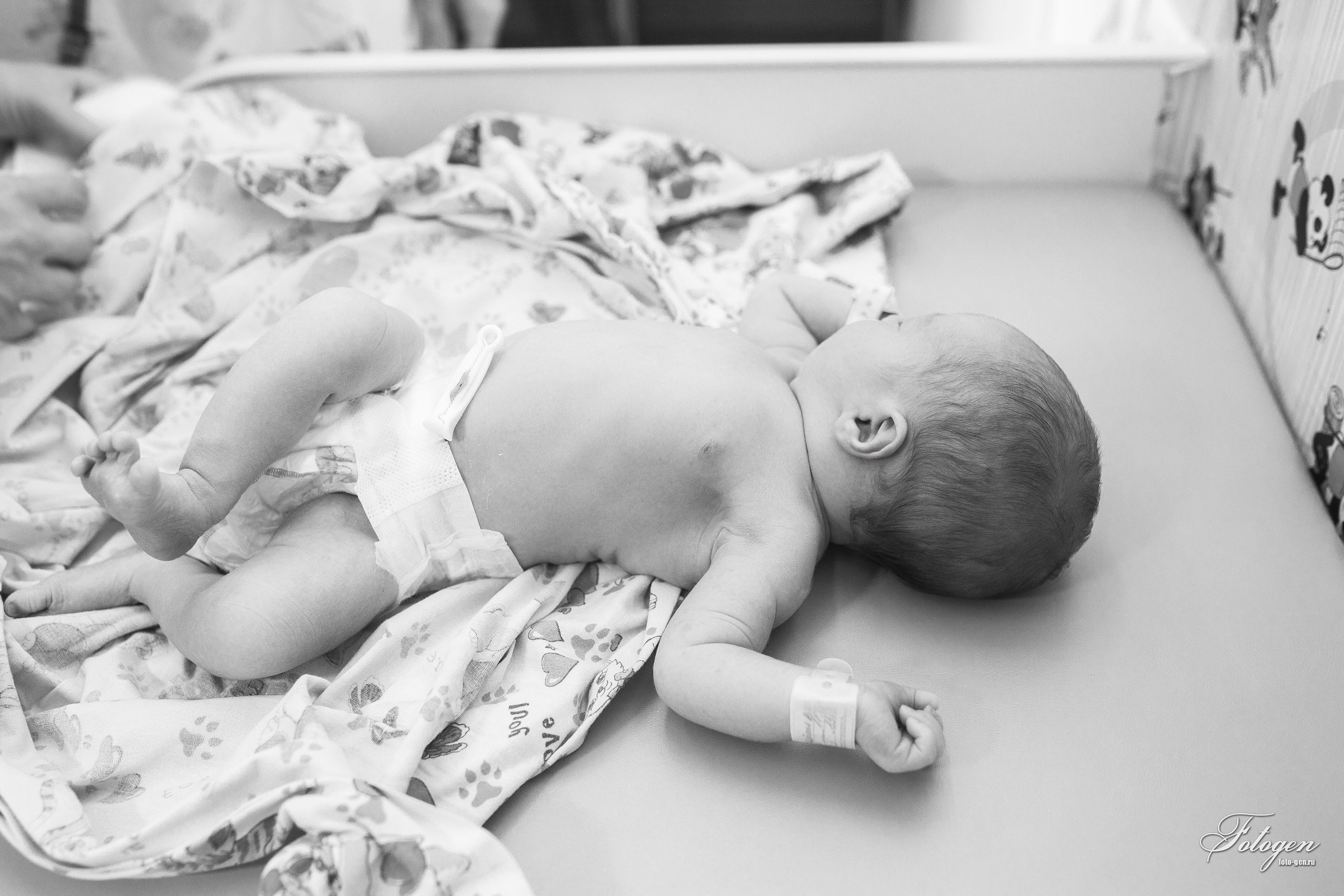 Фотосессия выписки из роддома в Краснодаре | Портфолио Fotogen. Интерьерная фотостудия FOTOGEN г. Краснодар