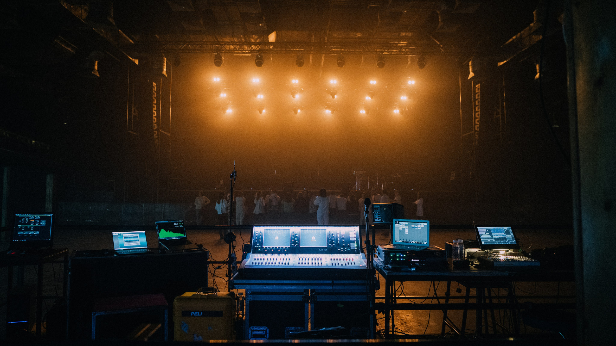 EVA POLNA. FASHION PHOTOGRAPHER