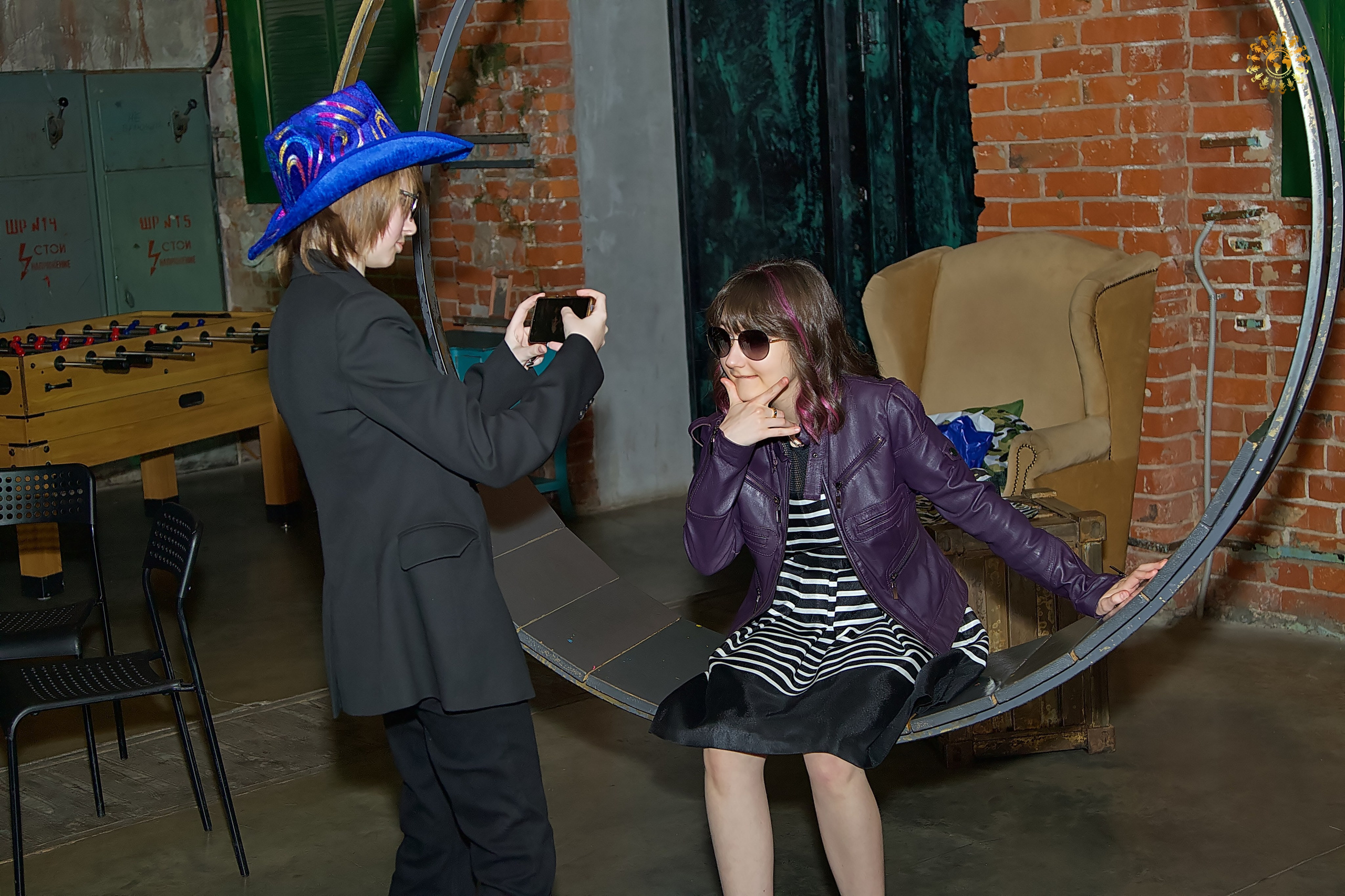 Выпускной 2023 (9-й класс, школа № 46). Loft Urban. Москва. Репортажная съемка в Москве и области. Анималистика