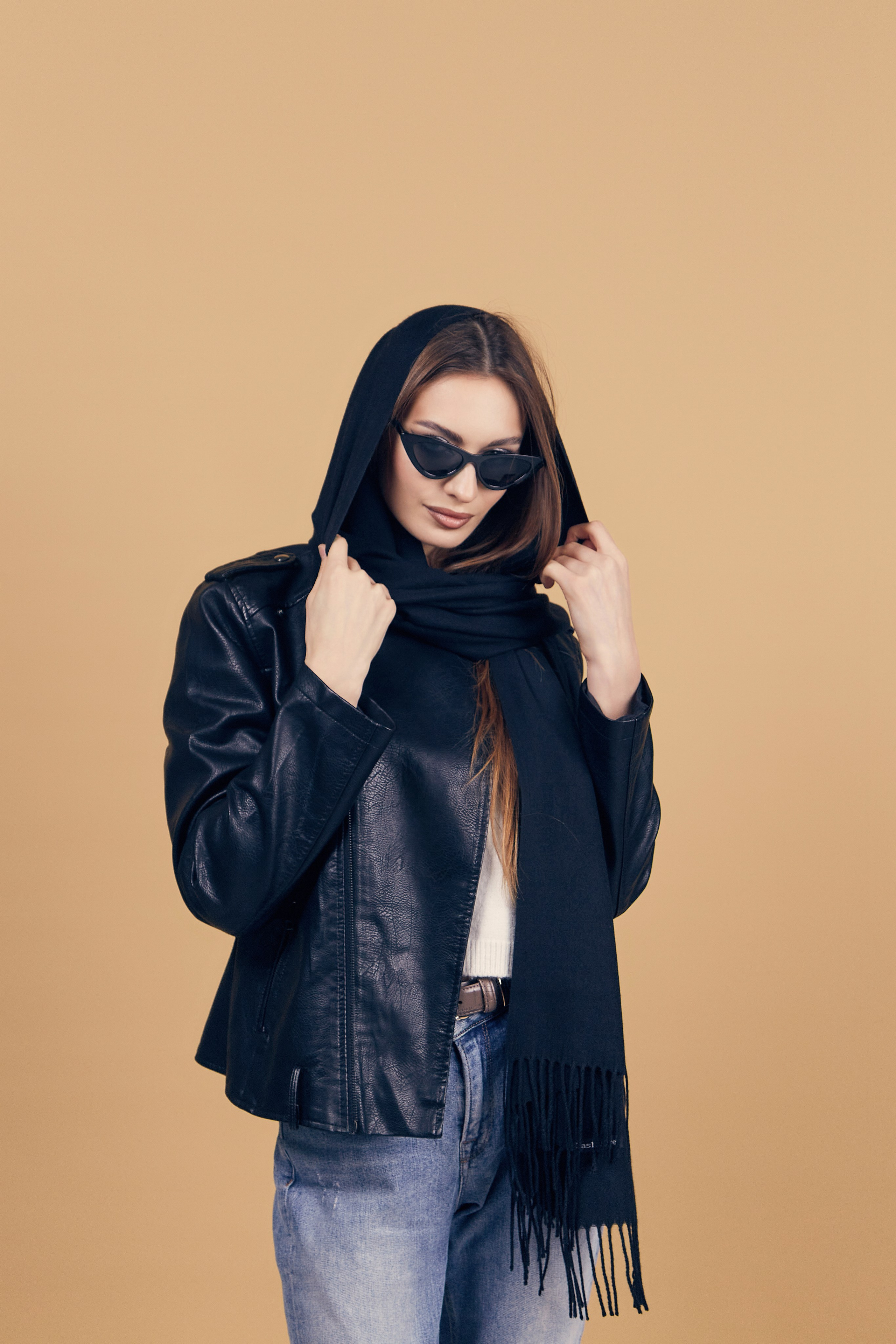 Фотосессия женских шарфы. Фотограф Руслан Потапов в Краснодаре