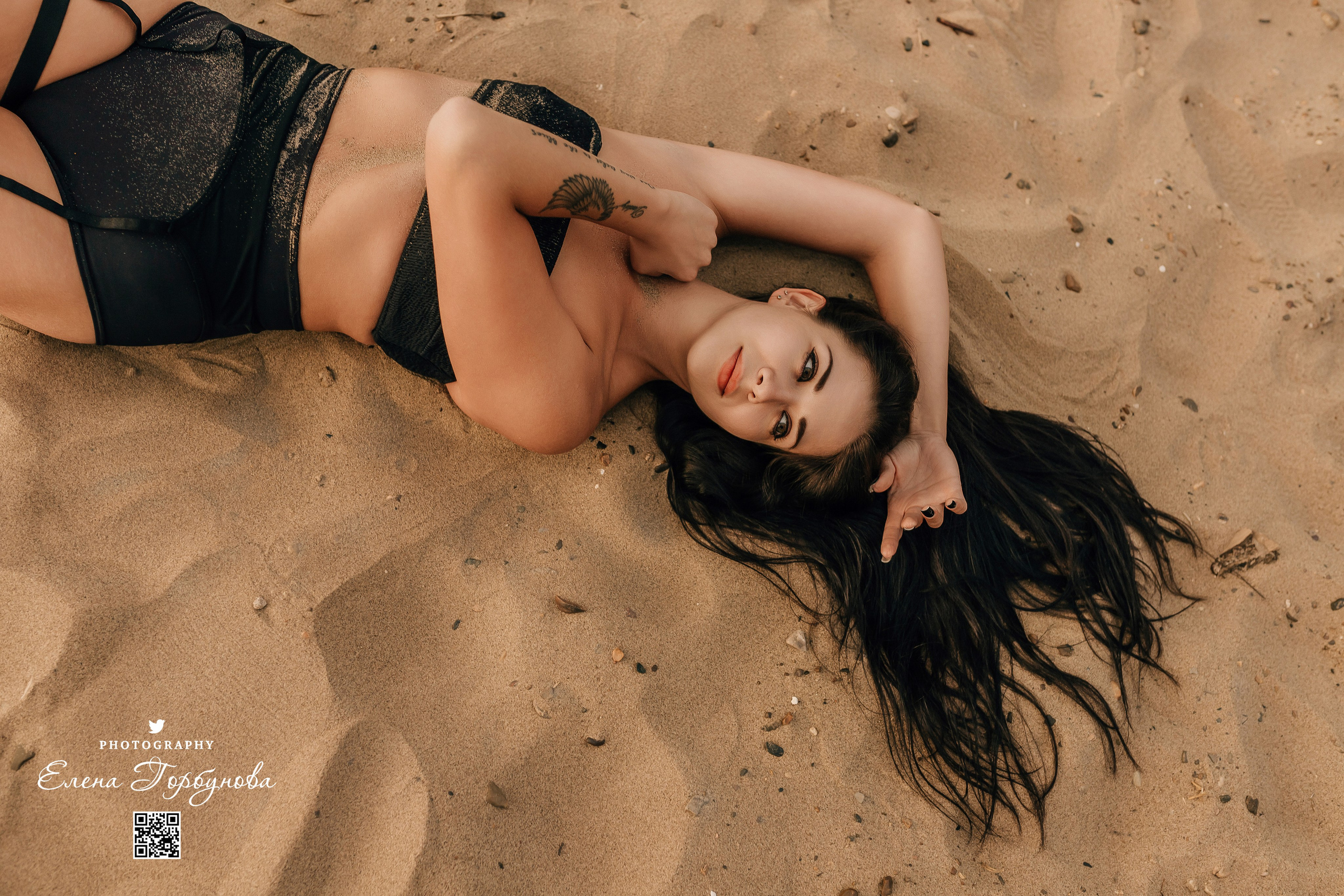 Черная серия с тканью. Набережная. Александра и Таисия. Июль 2025 г. Фотограф Пермь. Свадьбы. Семья и дети, школа, д. сад. Фотокниги