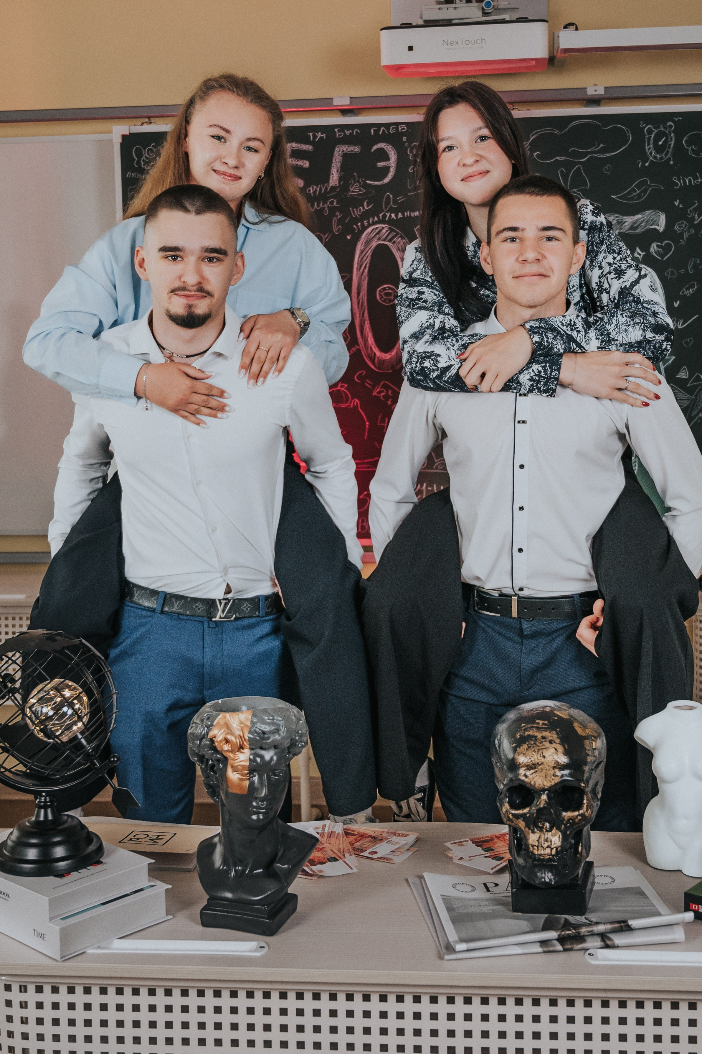 В школе. Выпускные альбомы и Школьный фотограф в Алексеевке, Бирюче, Красном