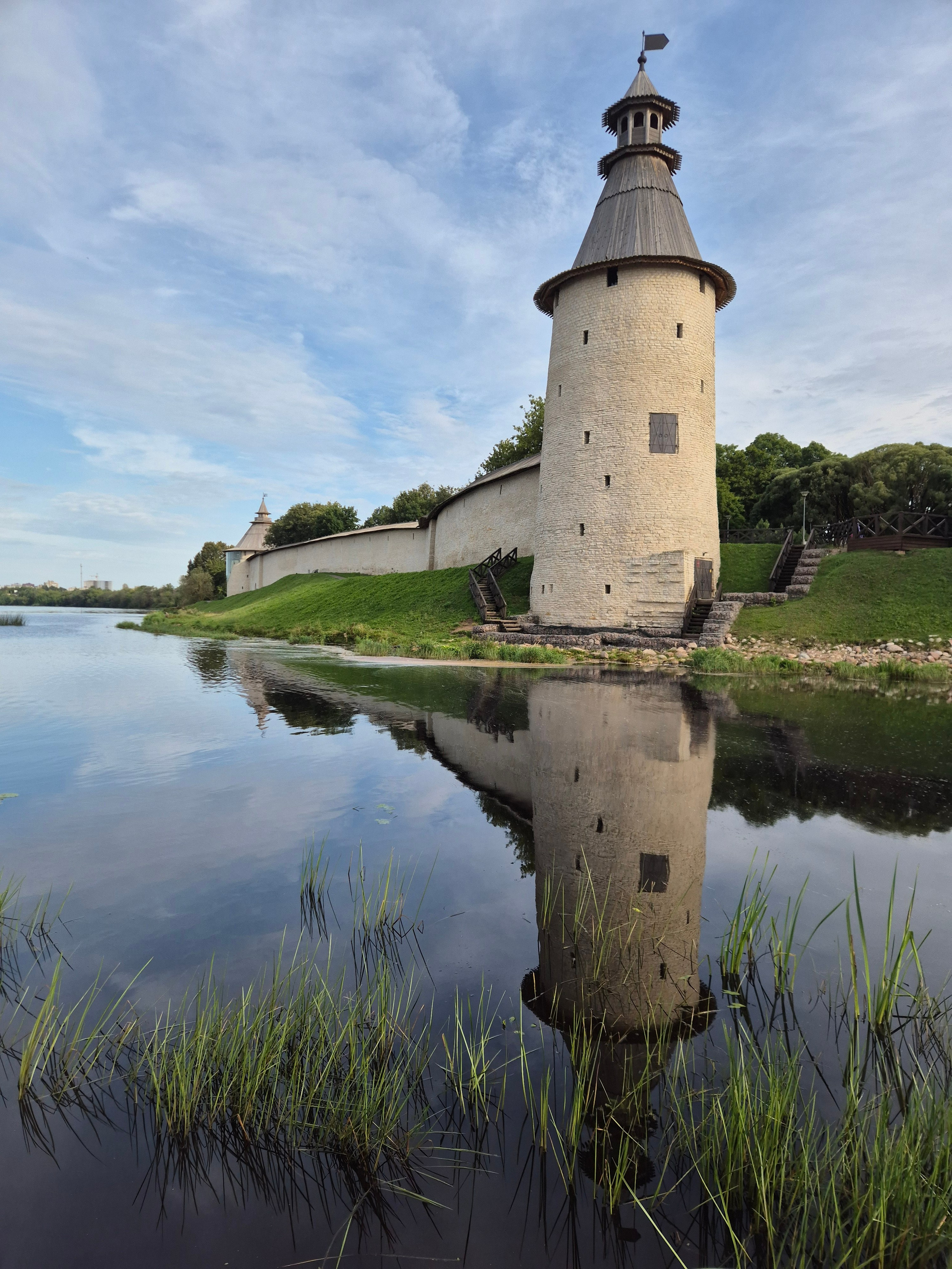 Башня Высокая - самая высокая башня (7 ярусов) постройки 1500 г. Входила в 5-ое кольцо укреплений в комплекс "Варлаамовский угол"
