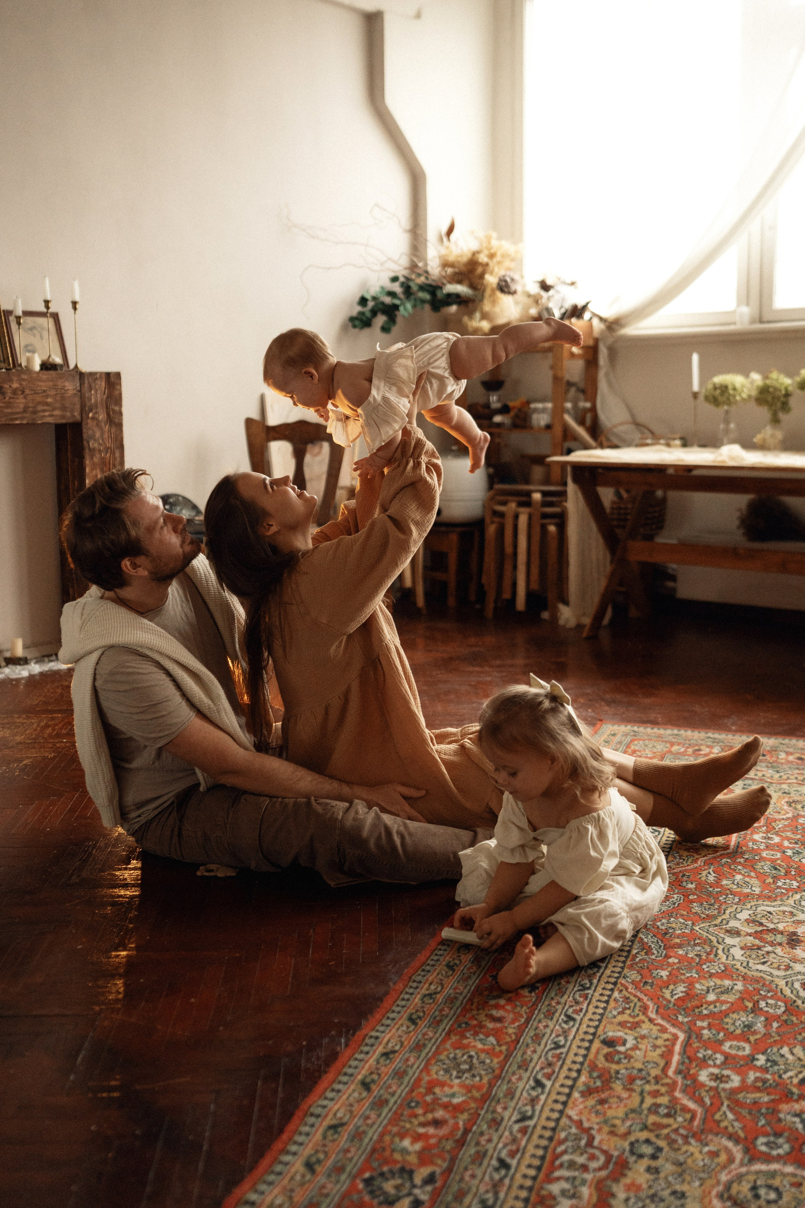 В мастерской художника. Семейный фотограф Москва. Фотограф беременности и материнства Москва