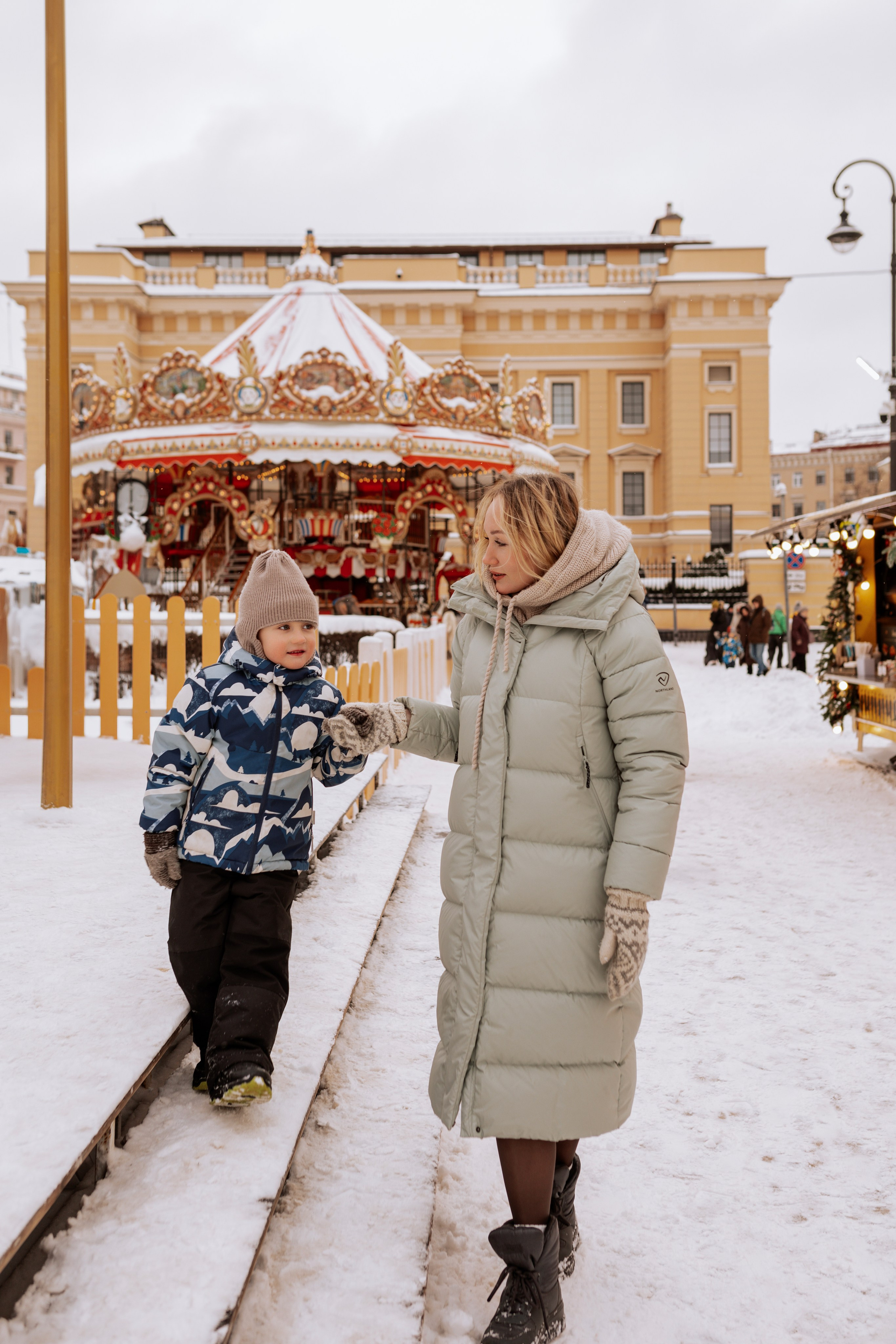 Семейная, Манежная площадь