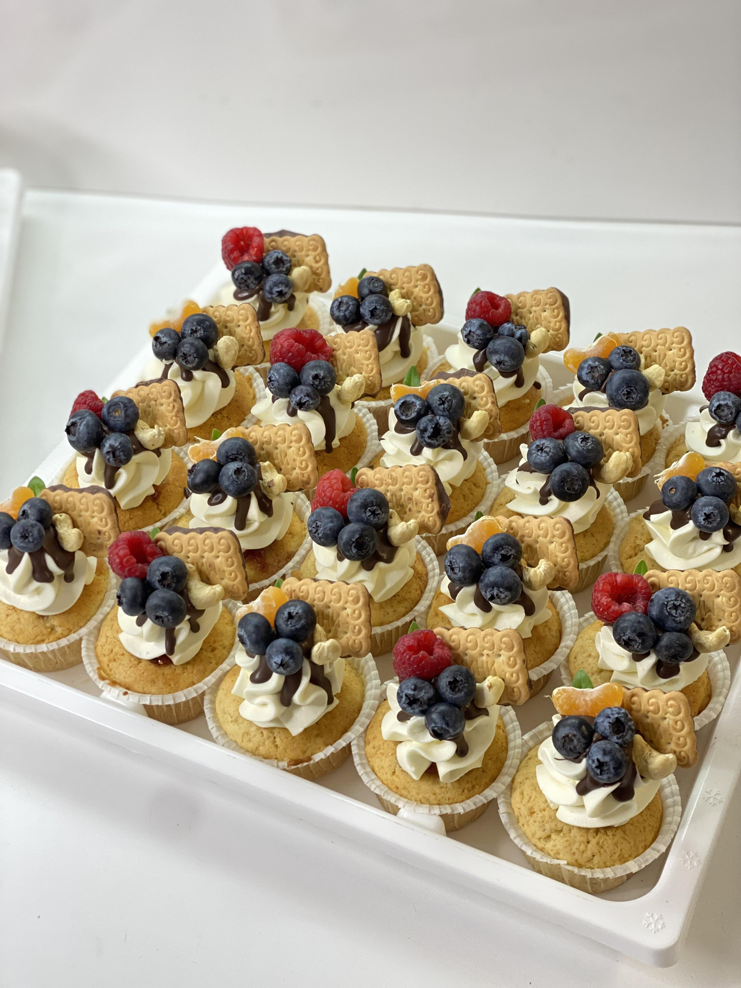 Капкейки фуршетные. Katyasugarsugar капкейки, зефир, торты Москва