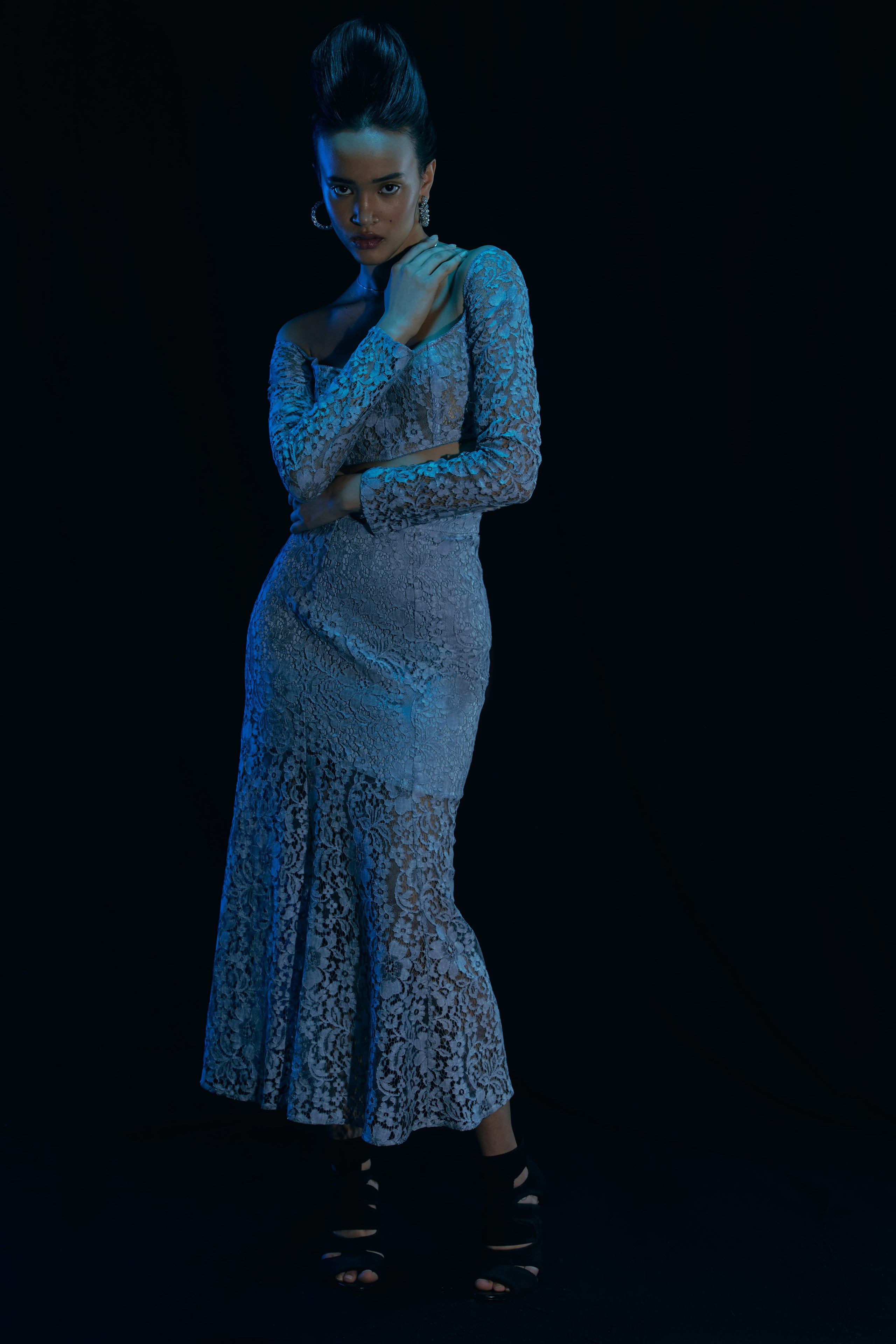 Фэшн-история на черном фоне. Анна Потявина. Фотограф Москва