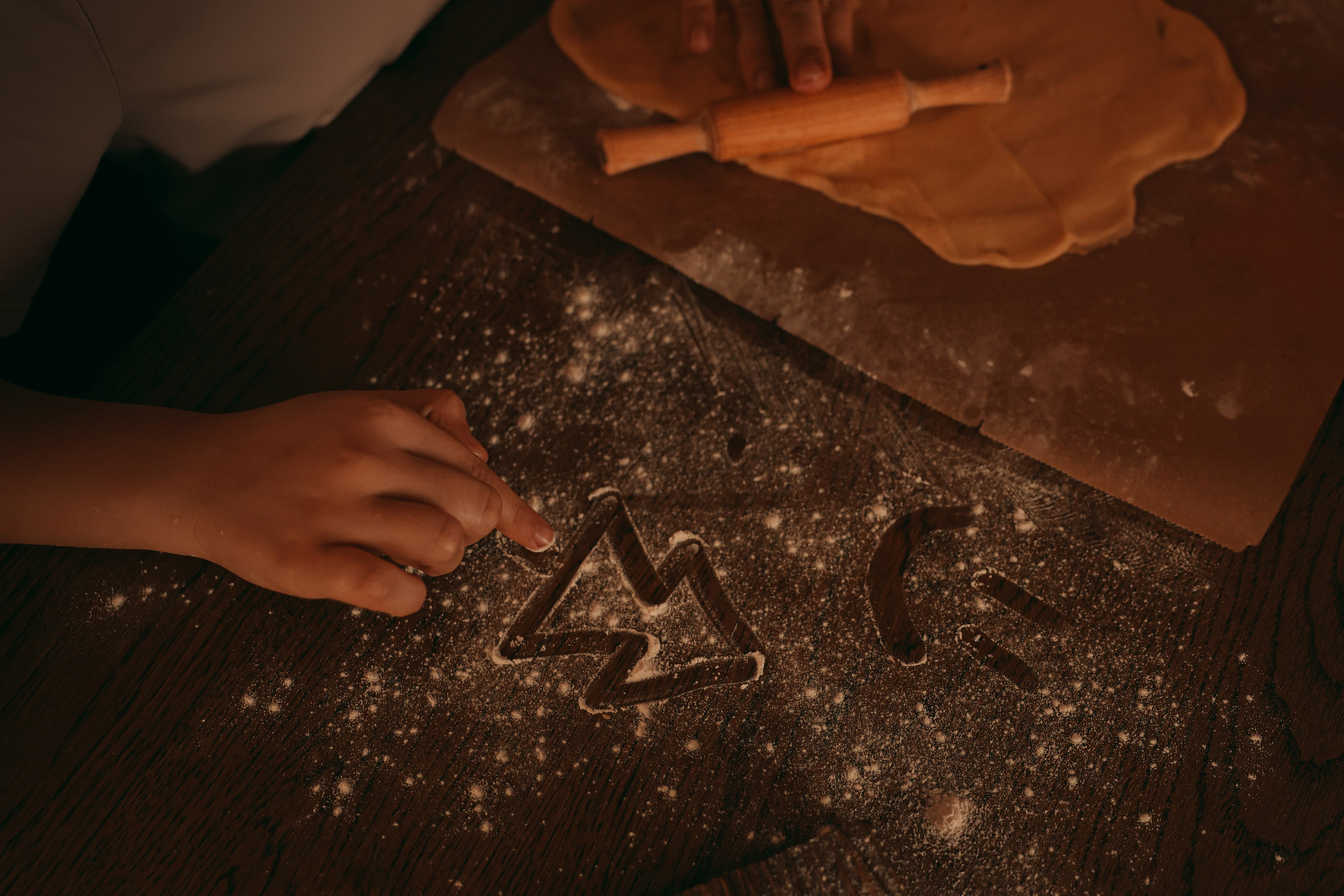 Новогоднее печенье всей семьей. Ваш семейный newborn и lifestyle фотограф в СПБ Наталья Журавлева