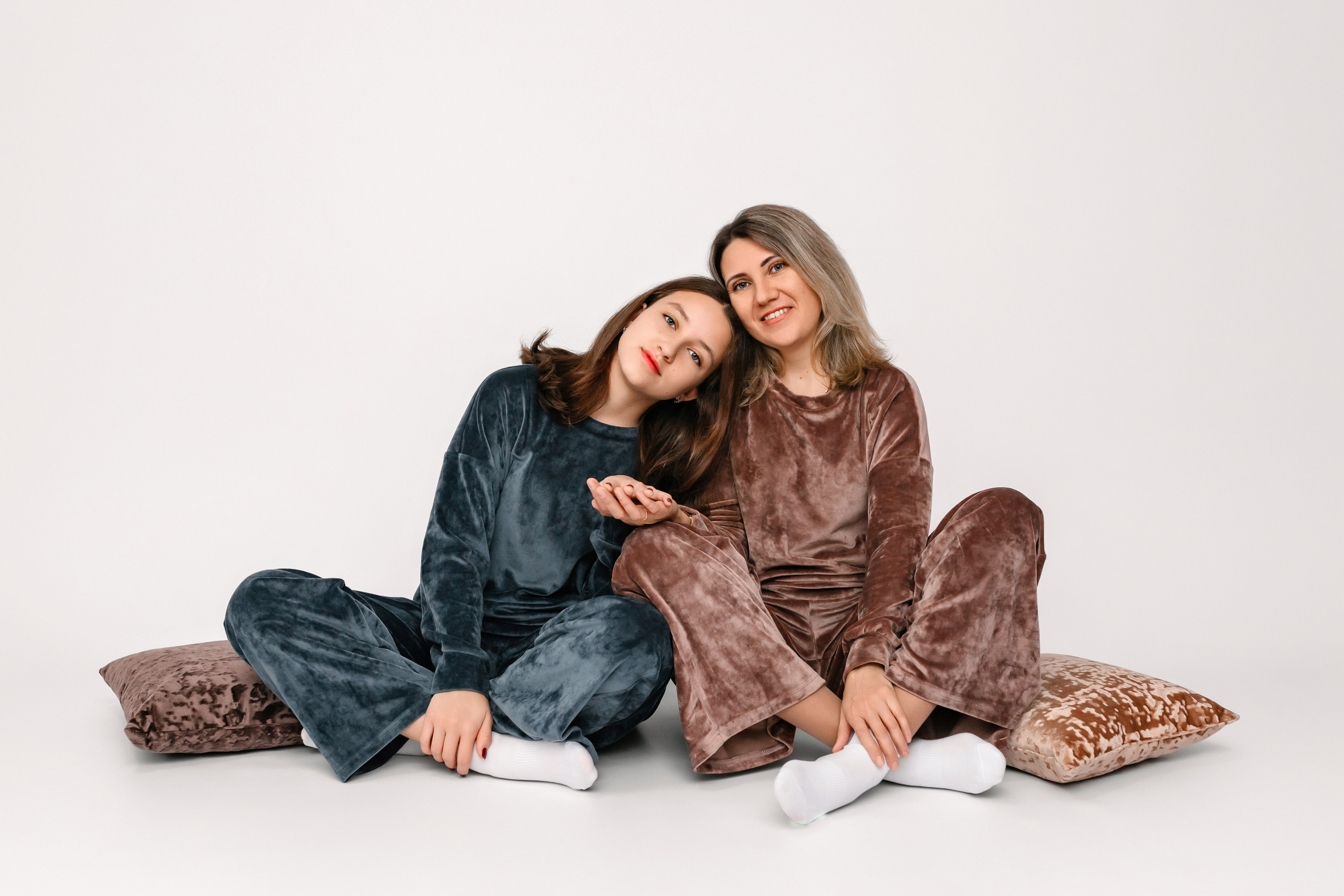 Ольга и Даша. Моя студия. Ноябрь 2024. Фотограф Пермь. Свадьбы. Семья и дети, школа, д. сад. Фотокниги