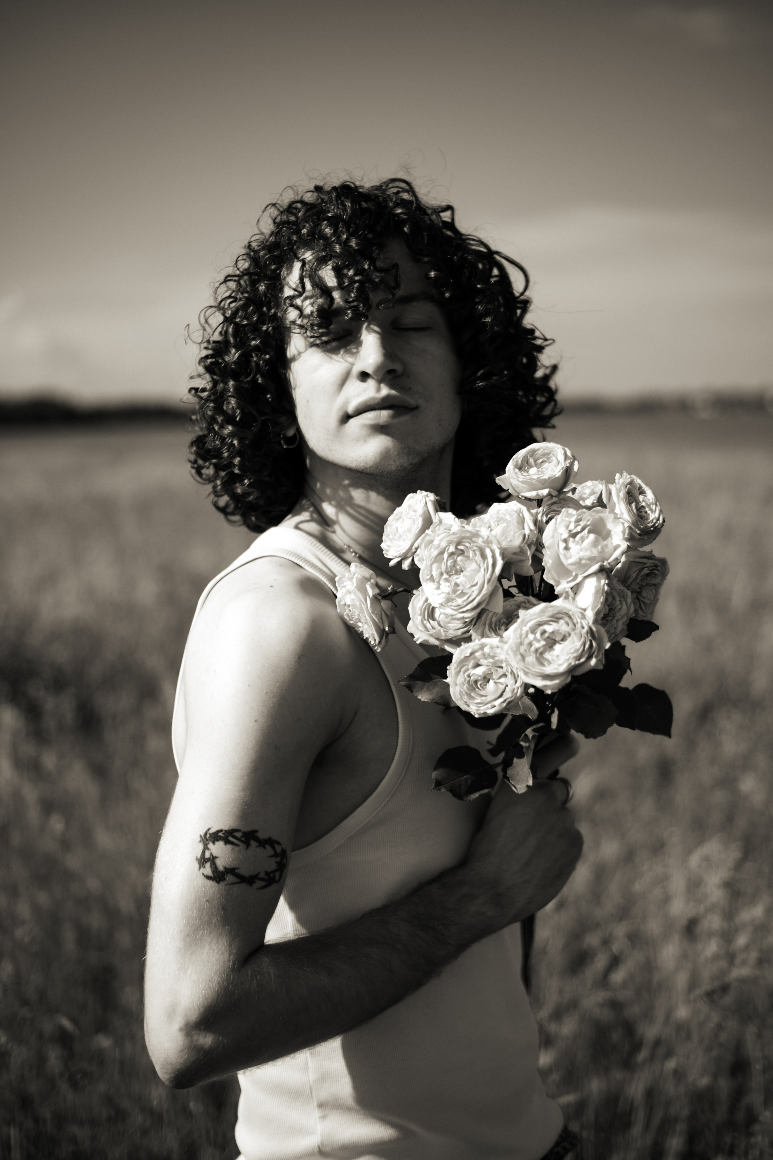 Костя. Съёмка с цветами в поле. Lickord