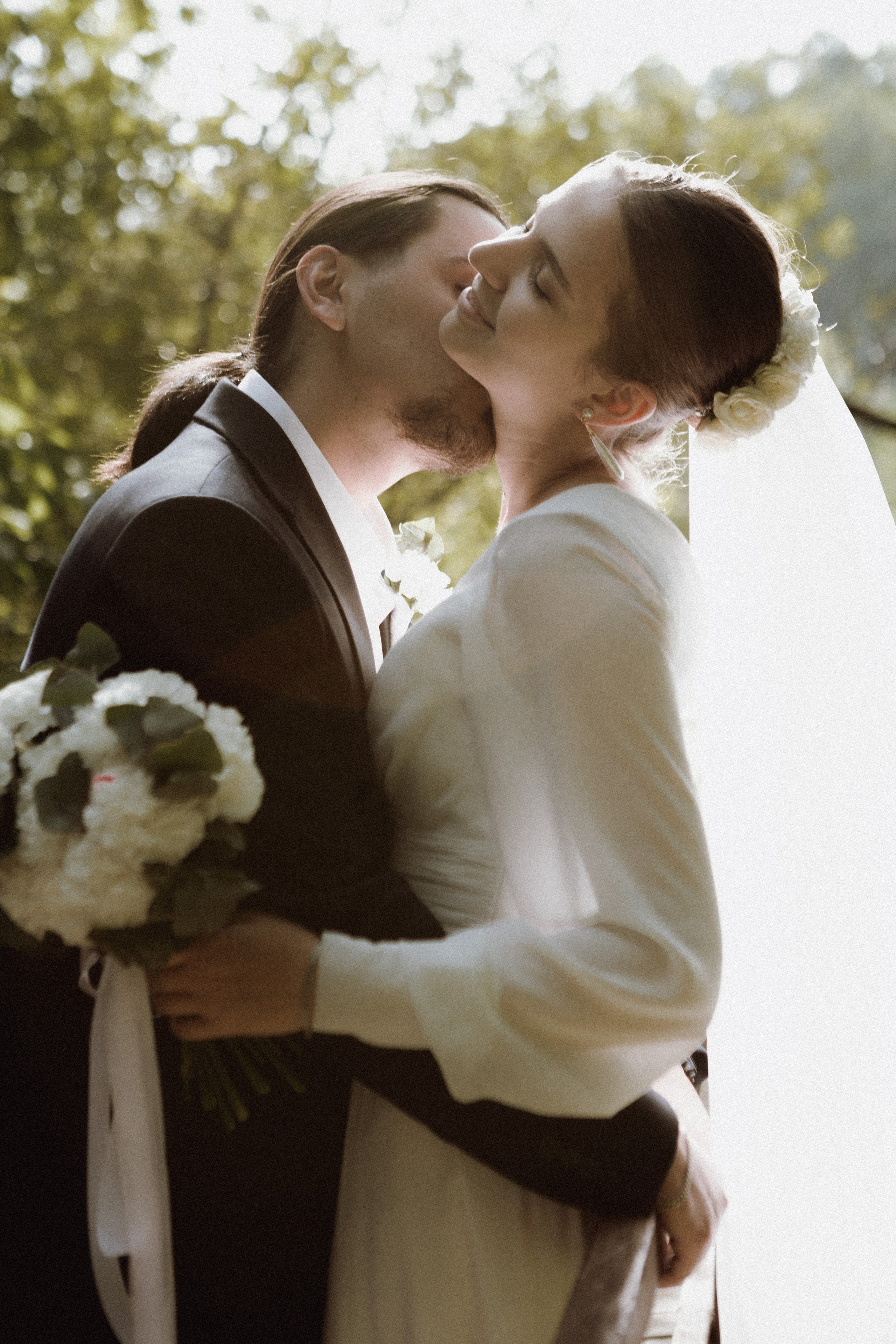 свадебная фотосессия в парке, идеи для фотосессии молодоженов