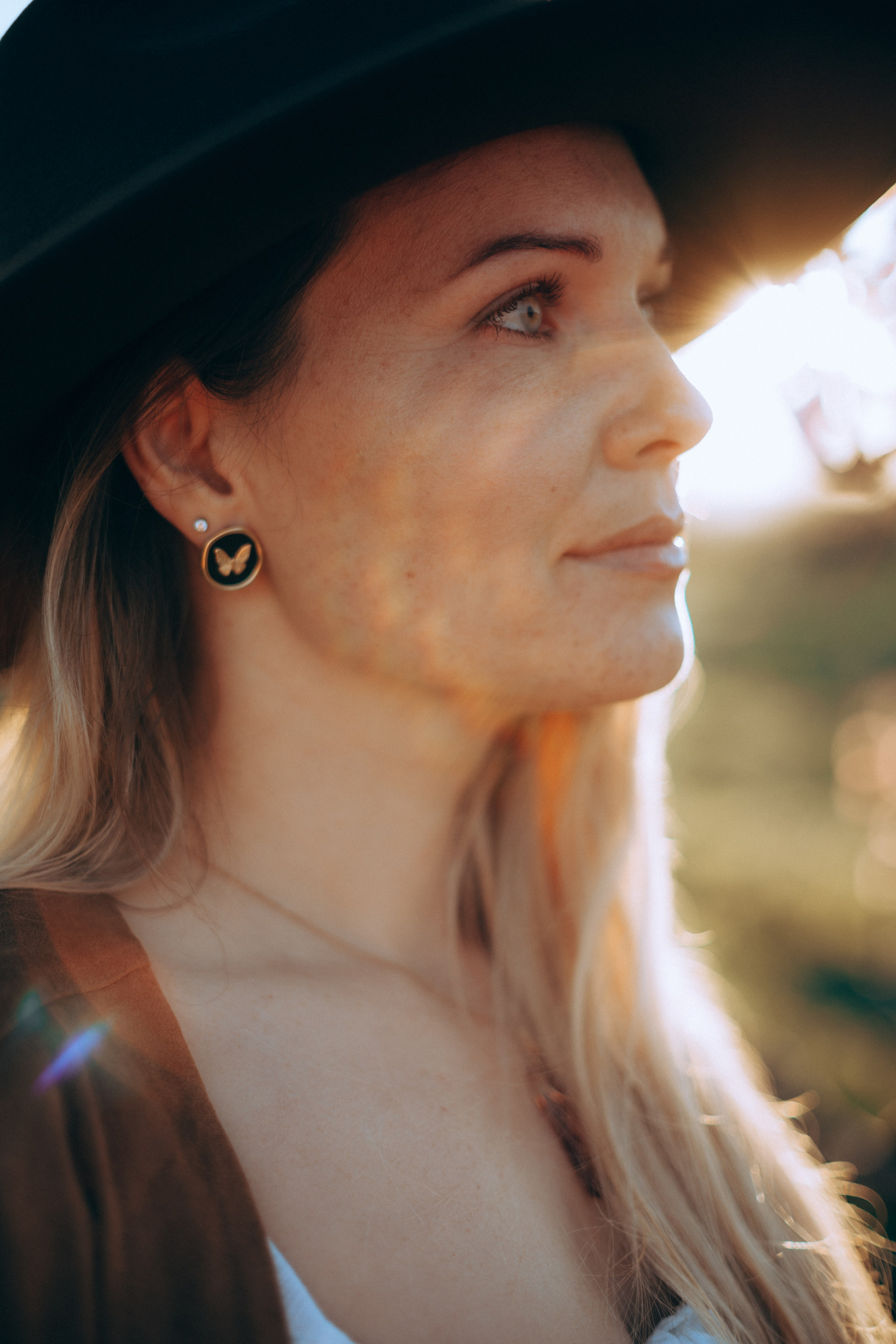 Женская фотосессия в персиковых цветениях. Портретный свадебный фотограф Крым | Евгения Щитенко