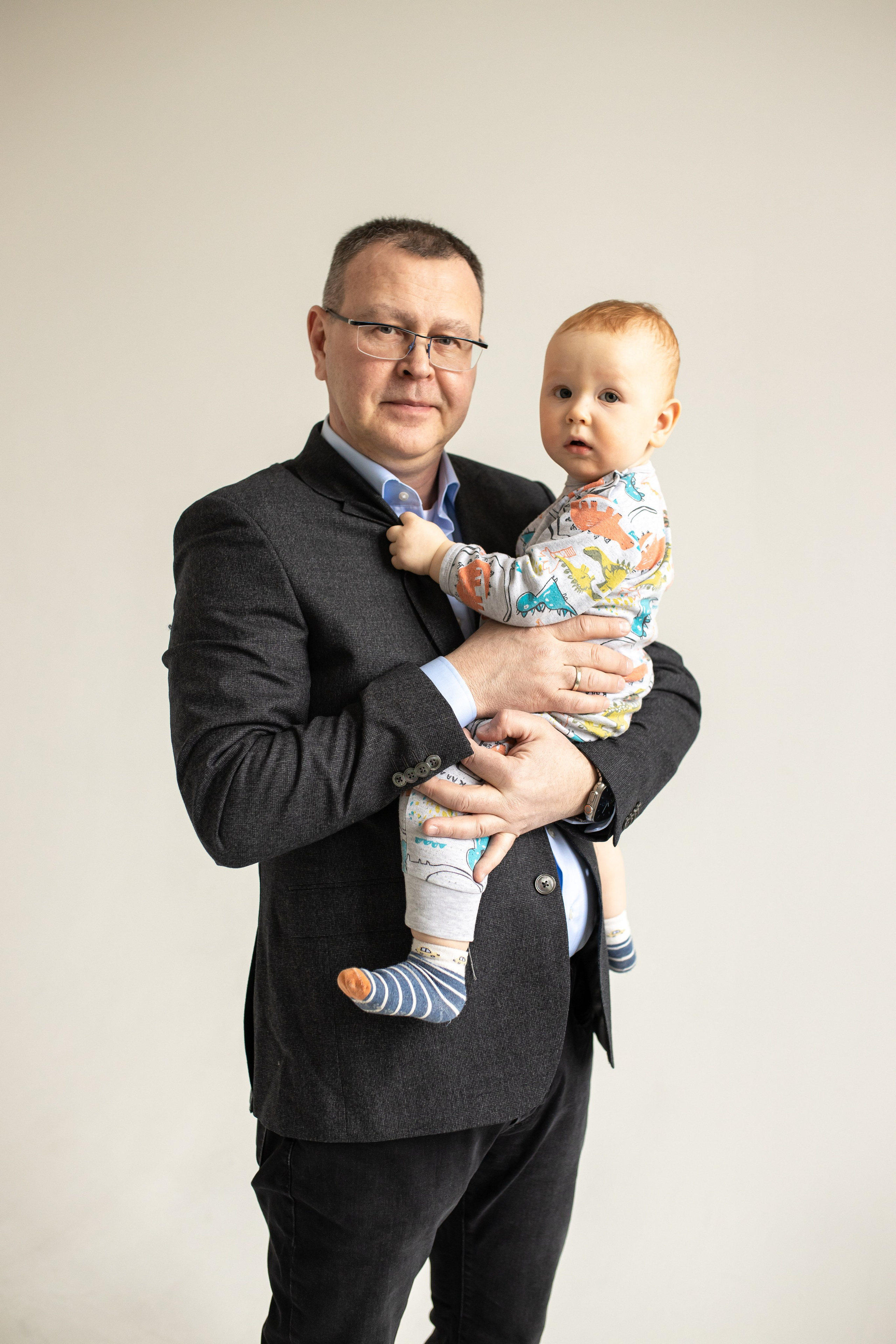 Семейная фотосессия на циклораме с естественным светом. Фотограф в Железнодорожном и Балашихе