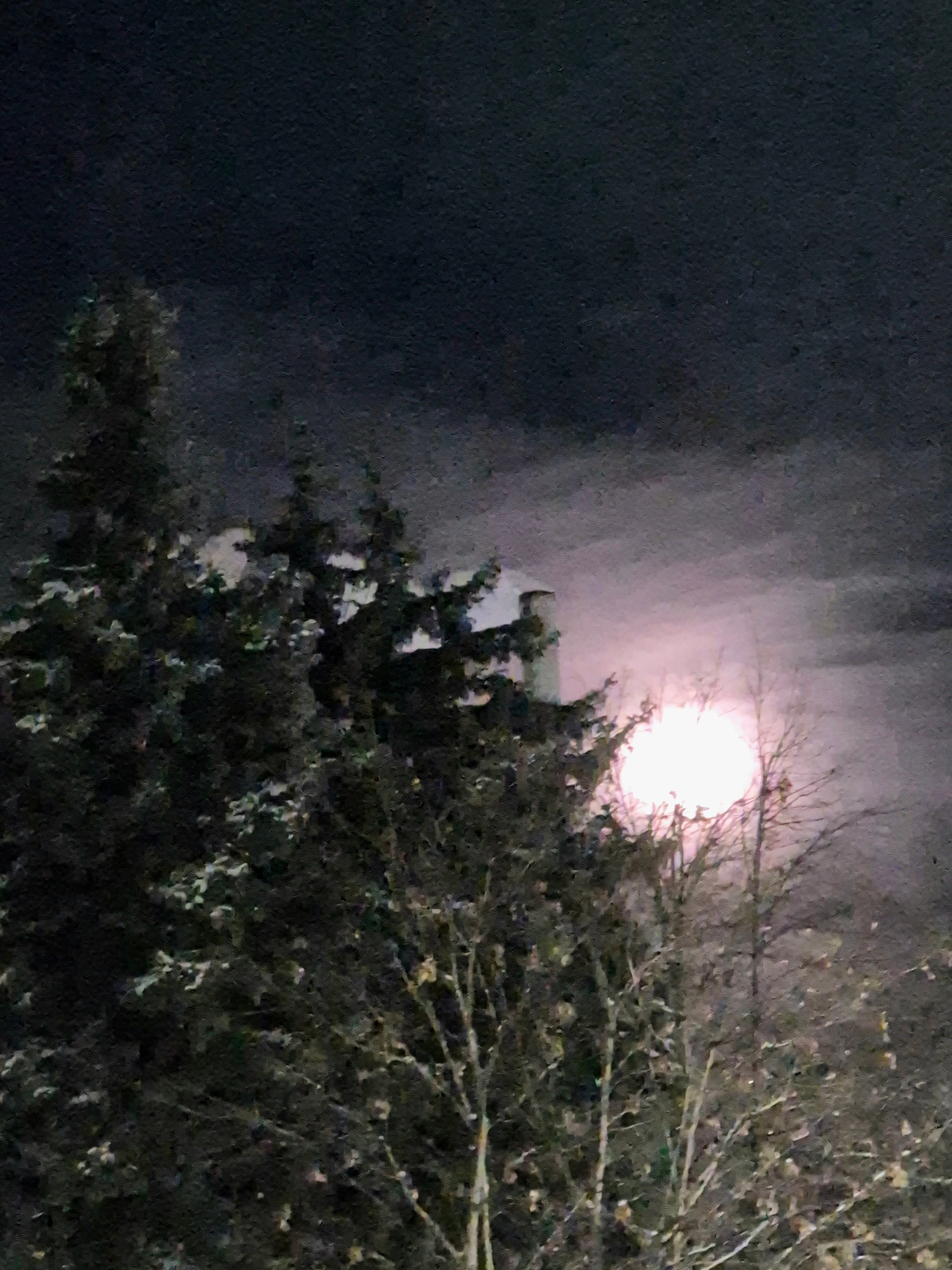 Полнолуние. Перевал раскопали, утром можно выезжать 