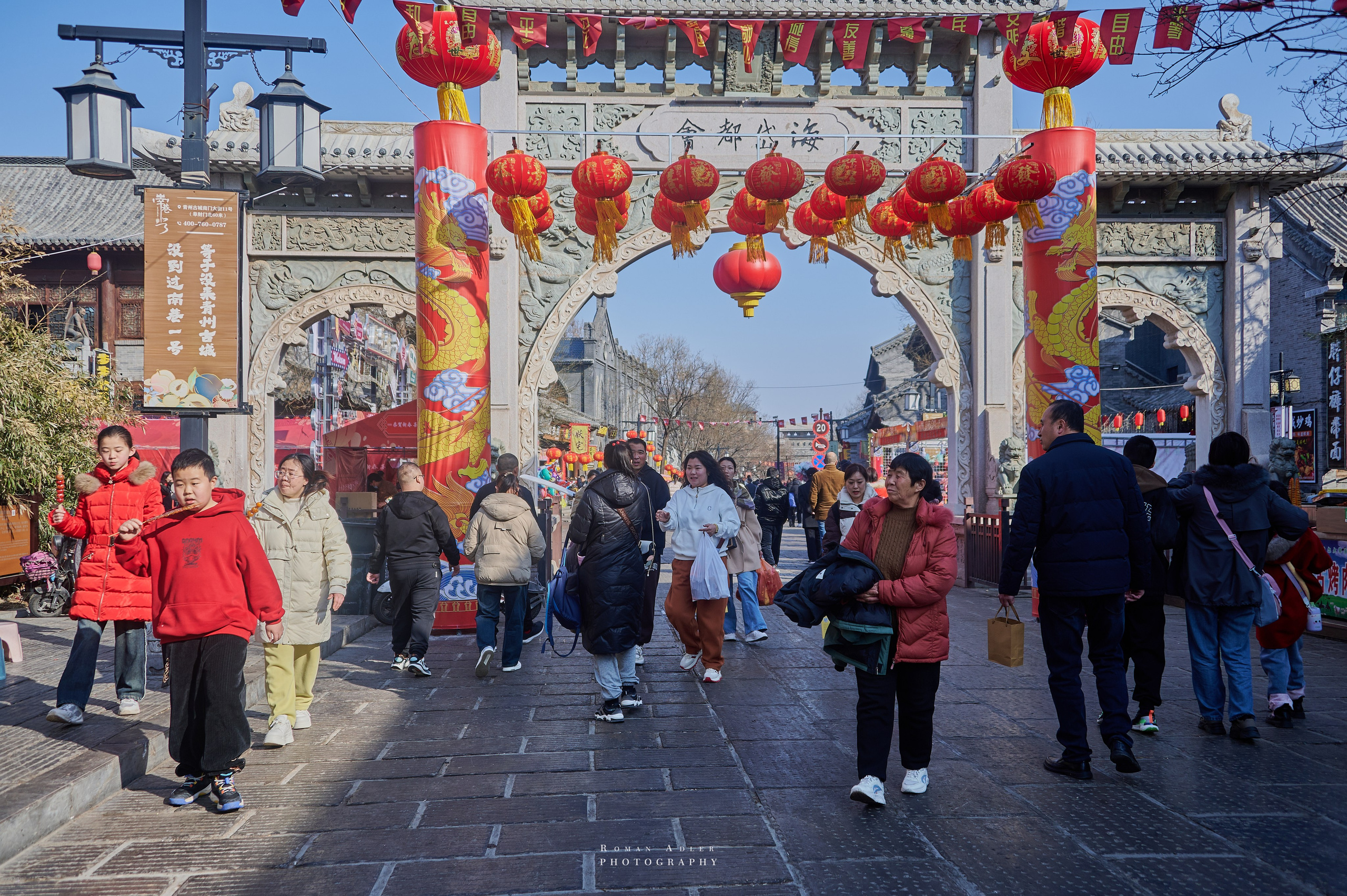 Новогодний парад в Цинчжоу. Китай. Фотограф Роман Адлер