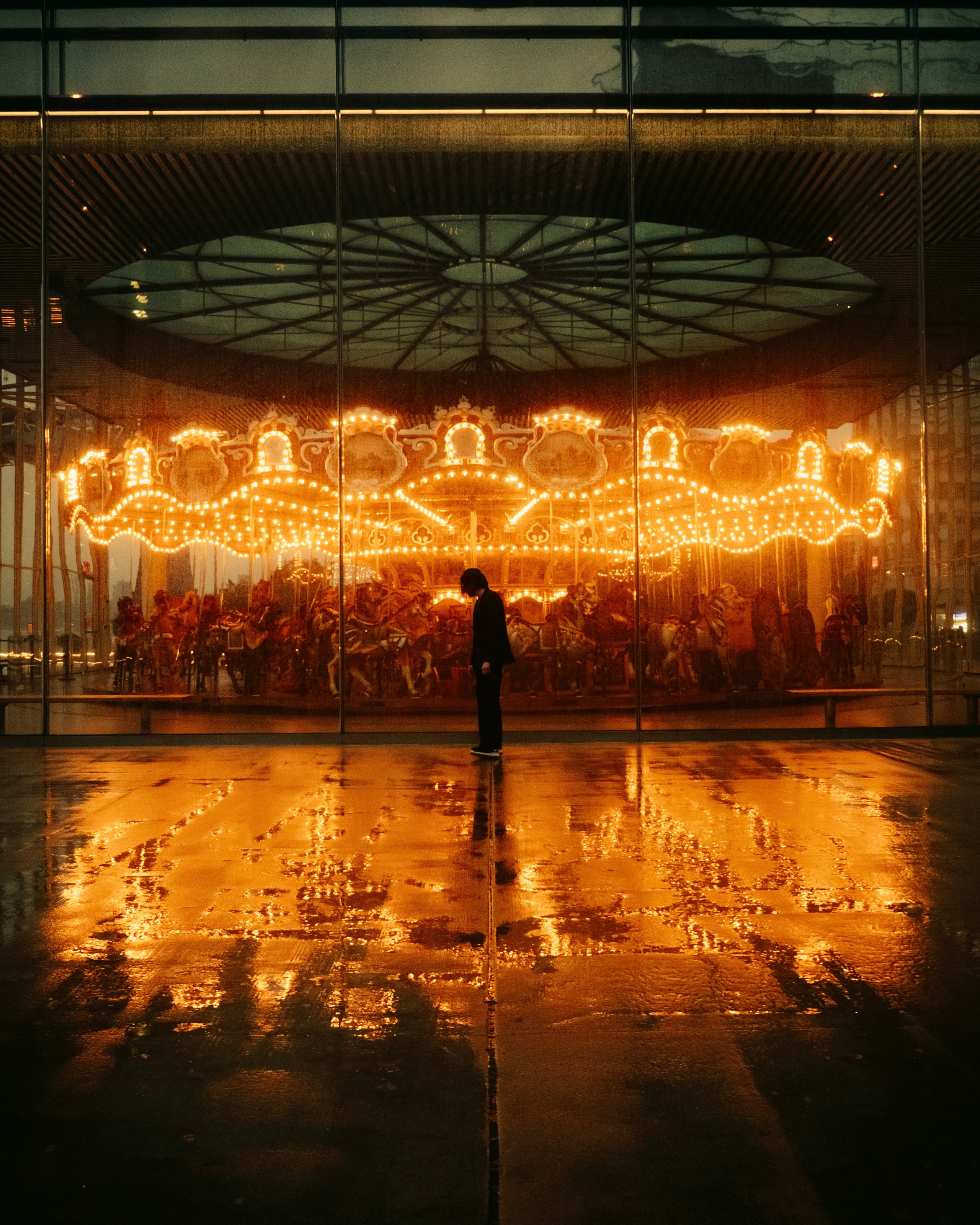 Individuali di ripresa. Fotografo a Mosca con un’atmosfera notturna di foto