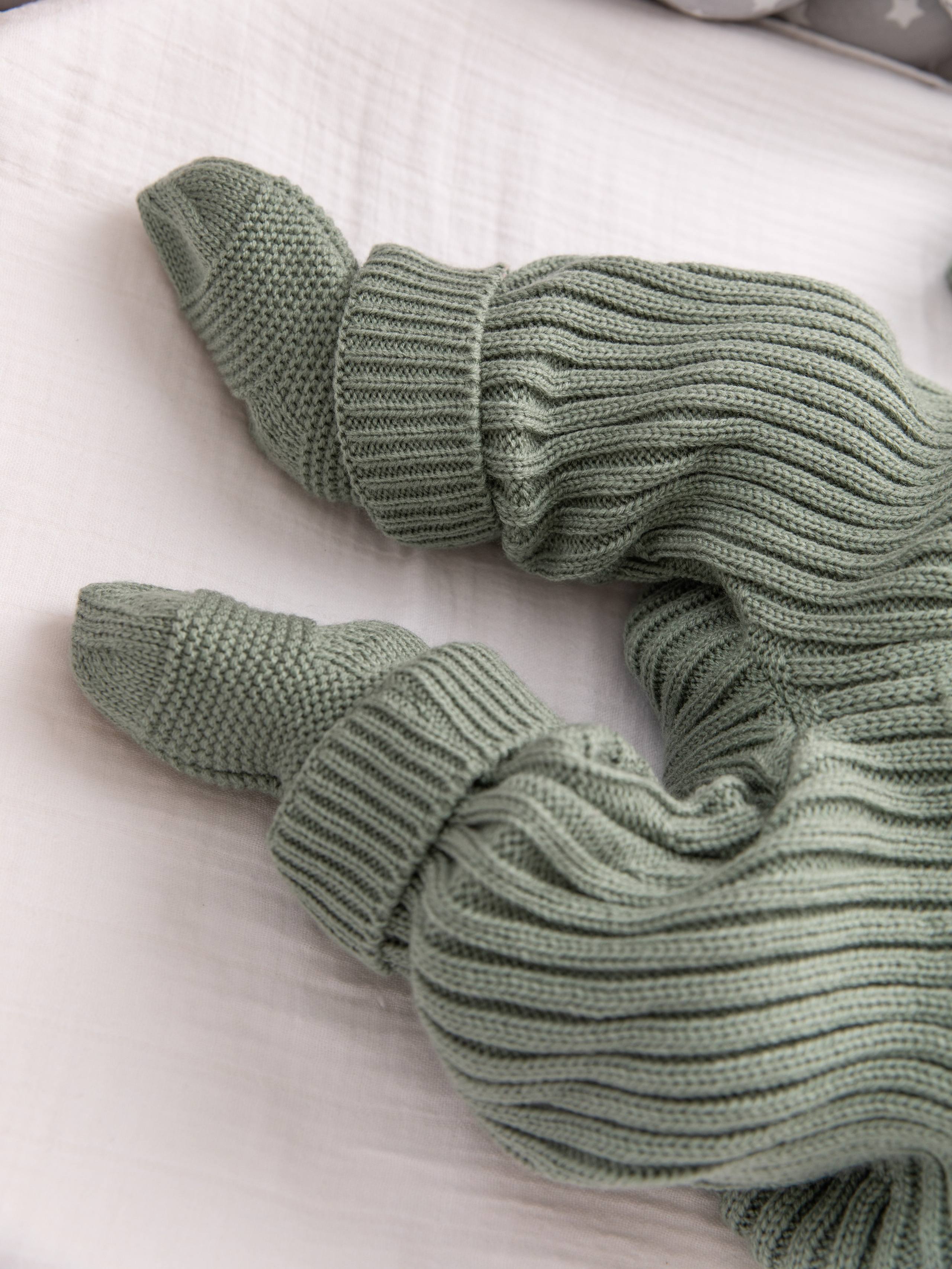 Детские вязаные комбинезоны. Фотостудия предметной и модельной съёмки для маркетплейсов