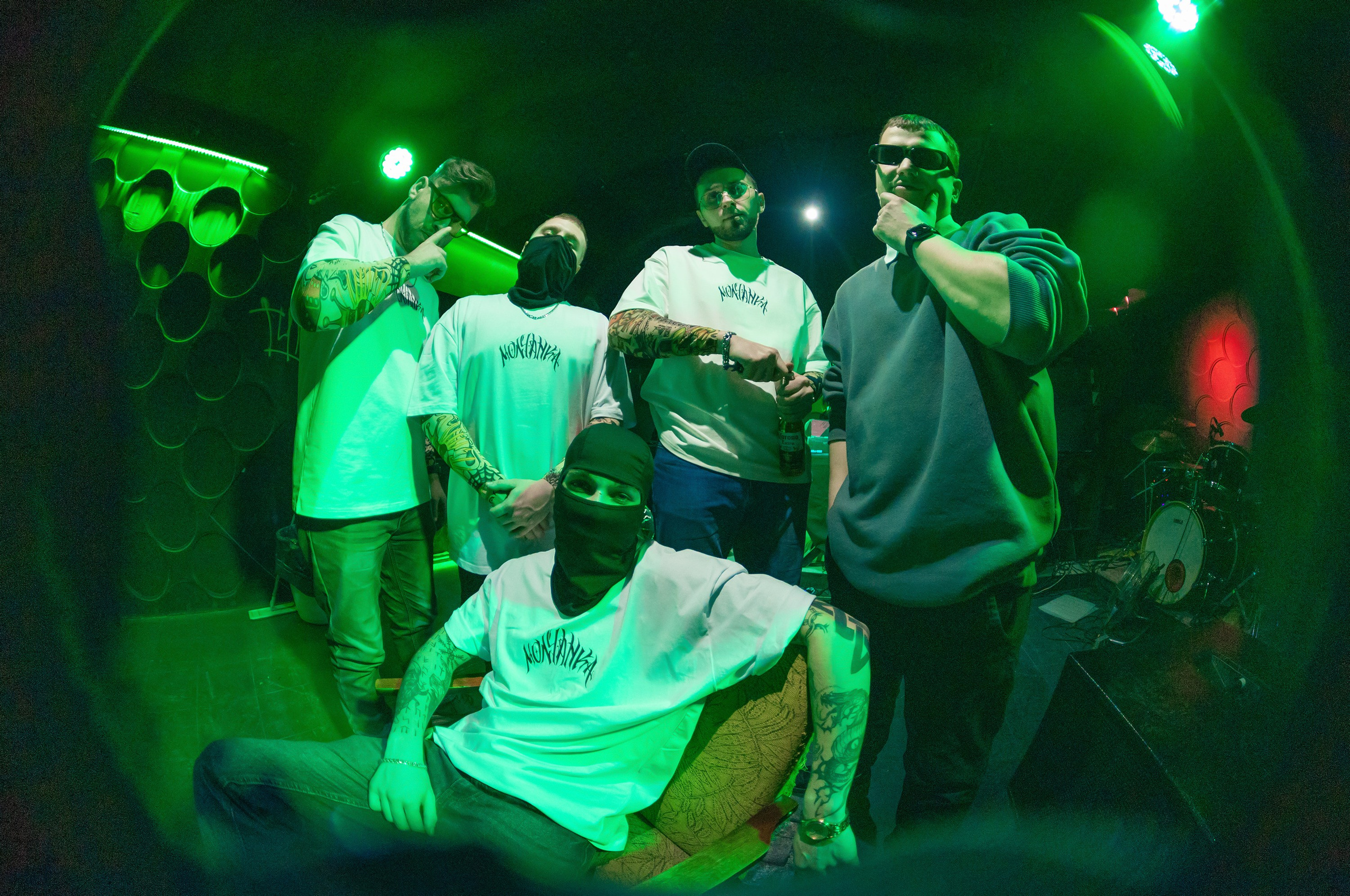 Реклама футболок «Молчанка». Фотограф Тюмень