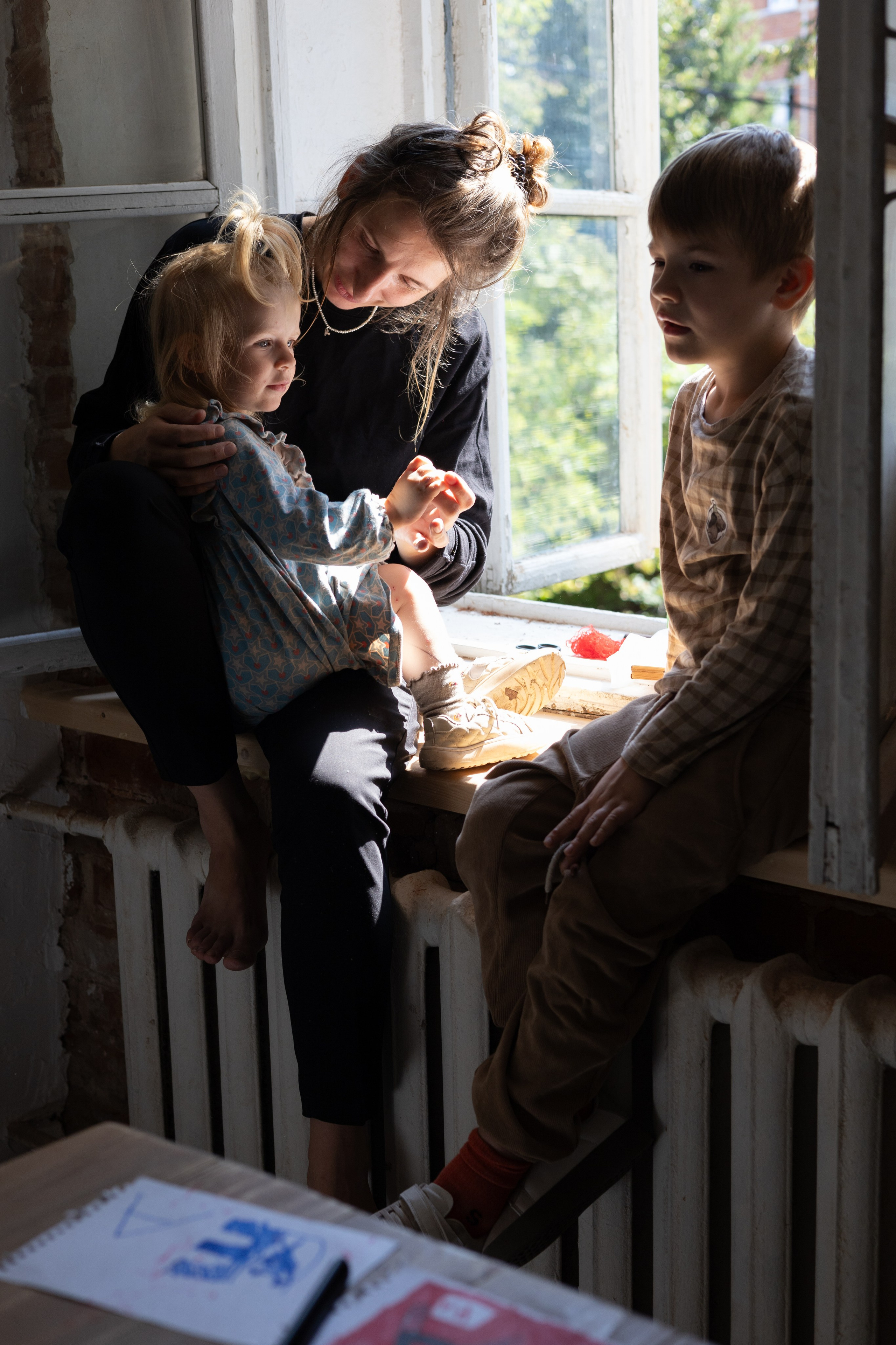 Вера и дети в мастерской. Портрет художника. Марина Лавинская Фотограф из Москвы