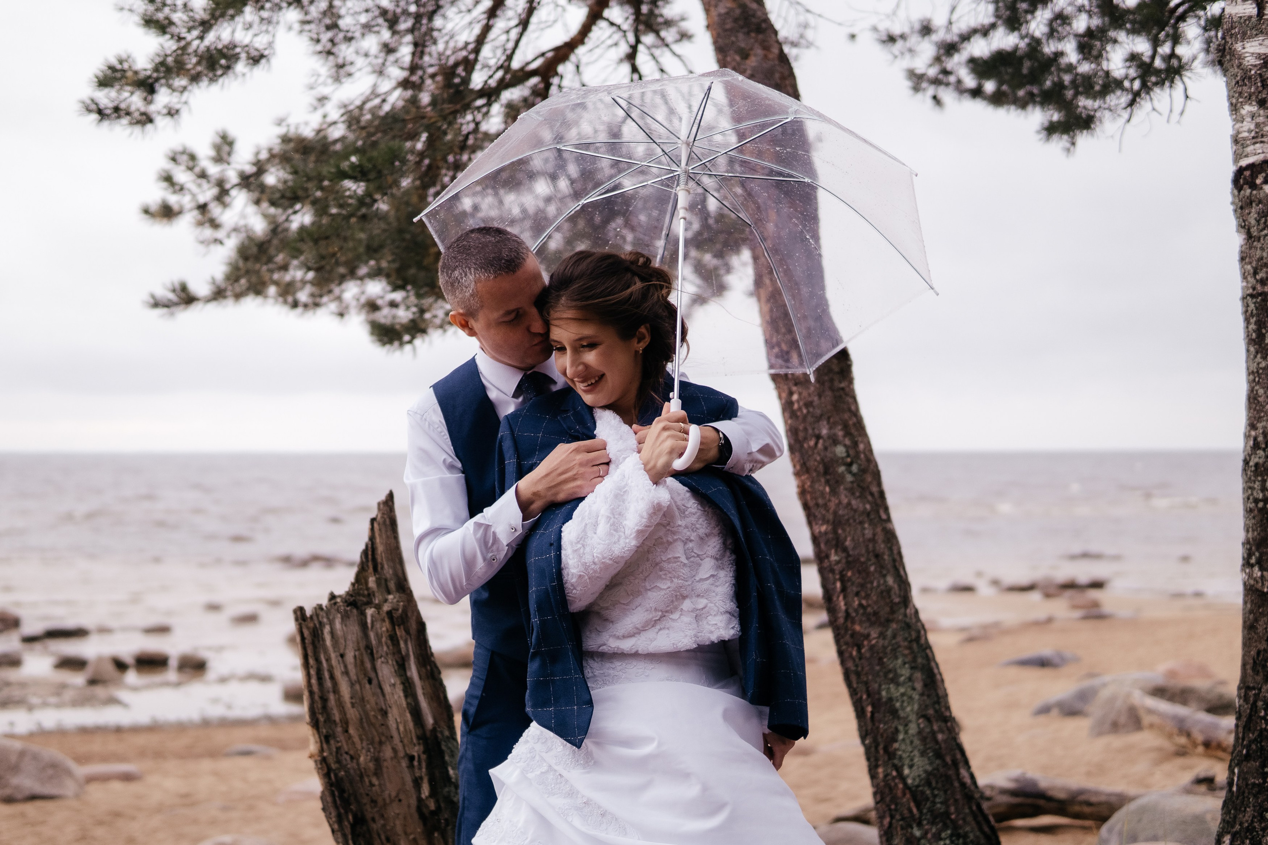 Красивые места для свадебной фотосессии летом в Санкт-Петербурге. Свадебный фотограф Александр Невский в Санкт-Петербурге