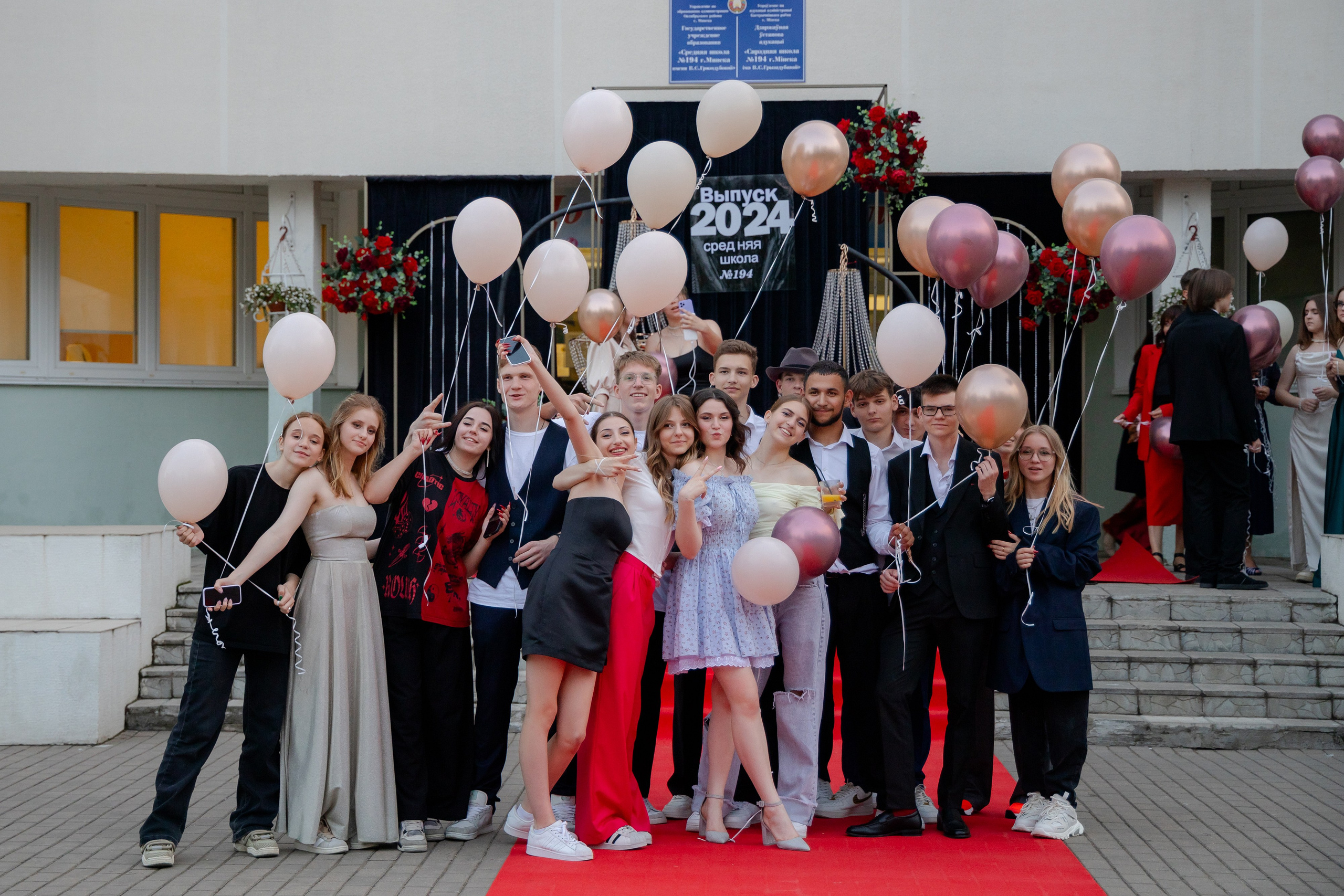 Школьный выпускной 2024 год в Соколе (Минск). Свадебный фотограф в Минске/Беларуси Сергей Спиридонов