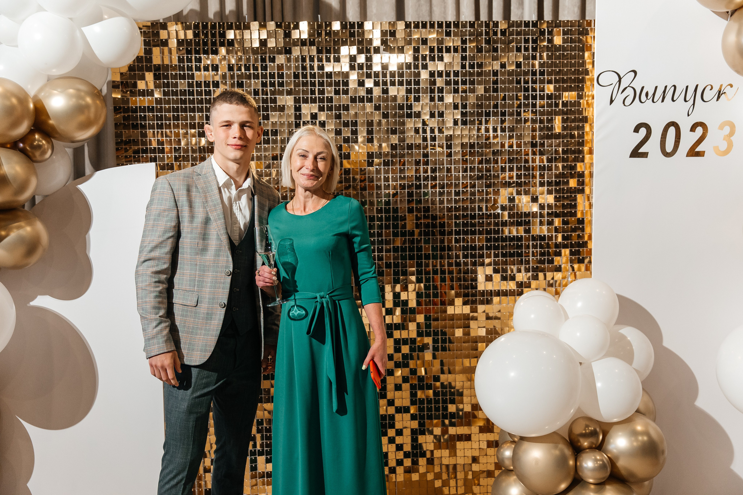 2023-06-23 Выпускной МБОУ СОШ № 10. Фотограф в Красноярске