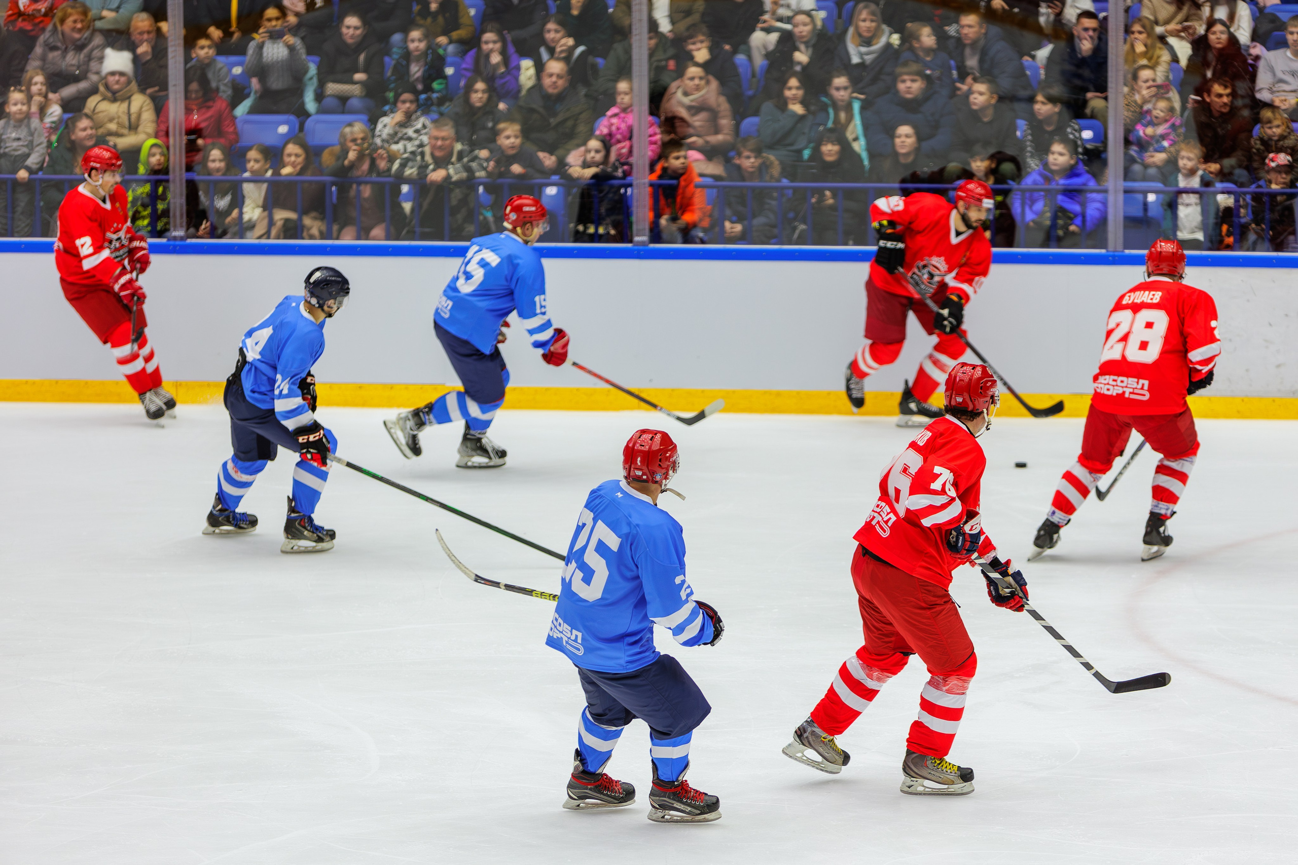 Первый матч Легенд в 2025 году. Выпускные альбомы и школьный фотограф в Подольске, Троицке, Щербинке, Москве и Московской области