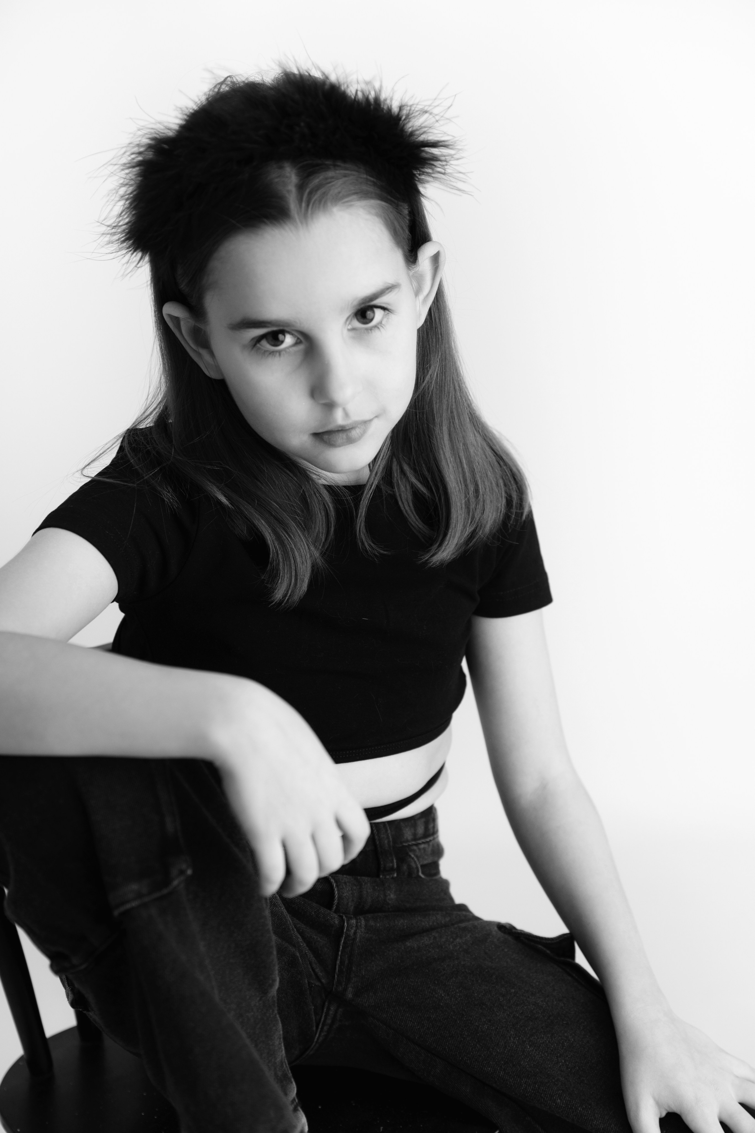 портреты девочки в чб