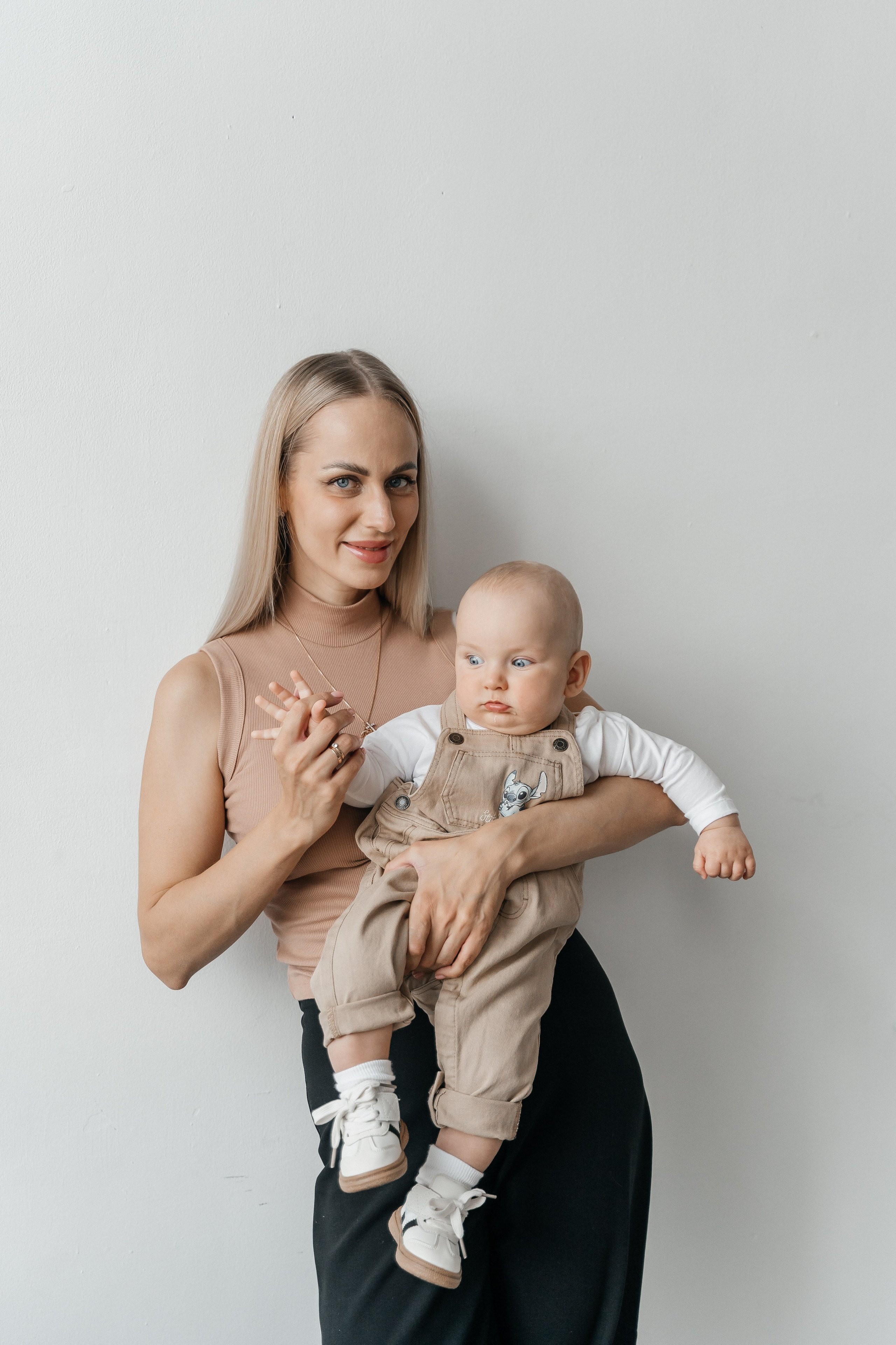 Саша, Юля и Лев. Волик Мария