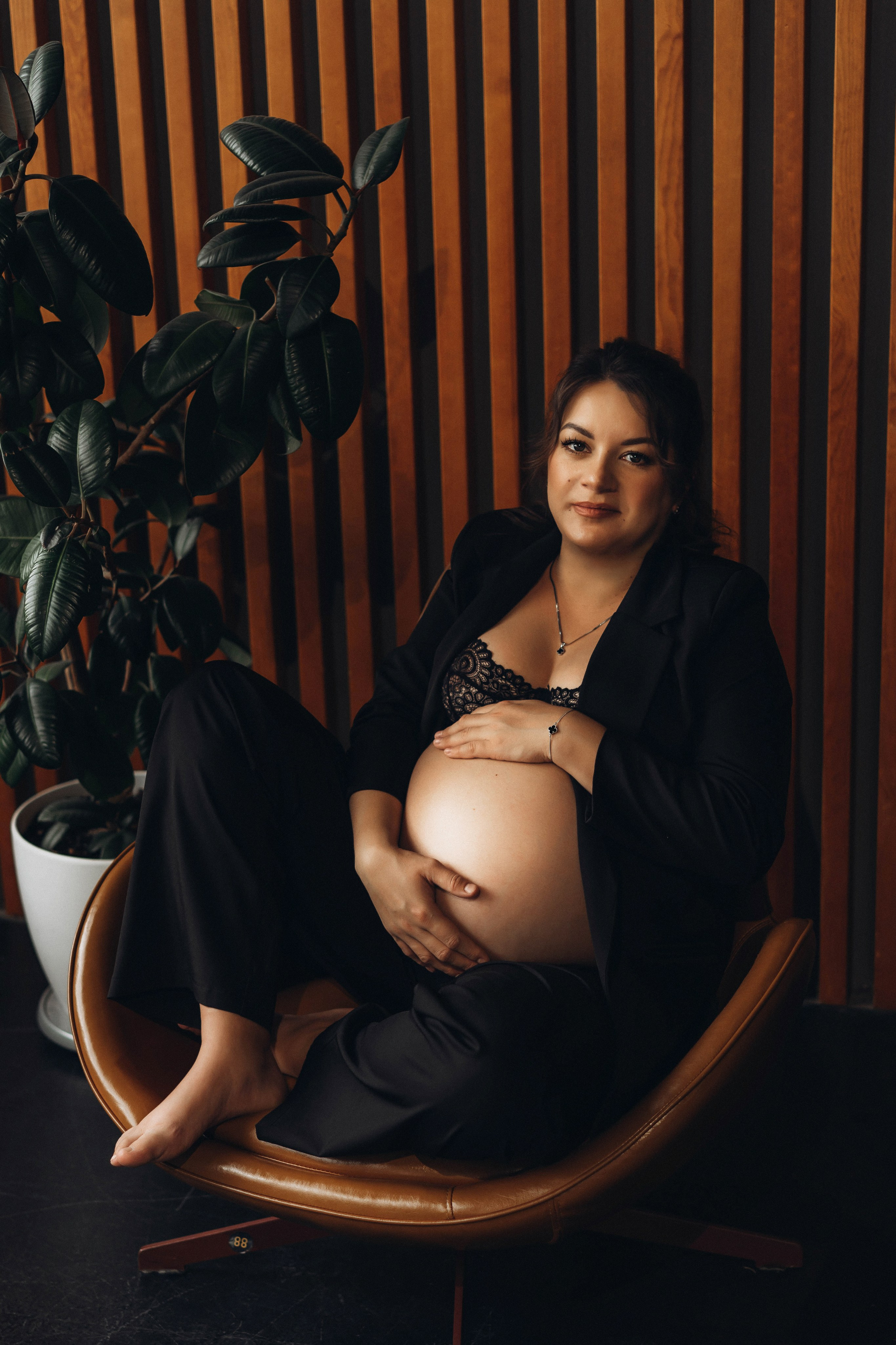 Беременность съемка пары в студии. Фотограф Екатеринбург Кокшарова Александра