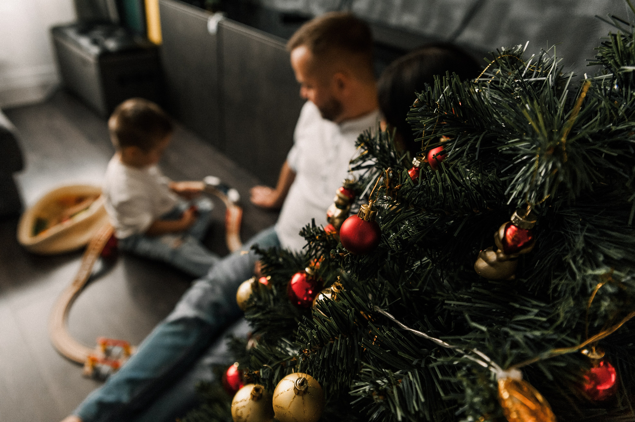 Тренды новогодних съемок 2025. Фотограф в Екатеринбурге Артём Зайнетдинов