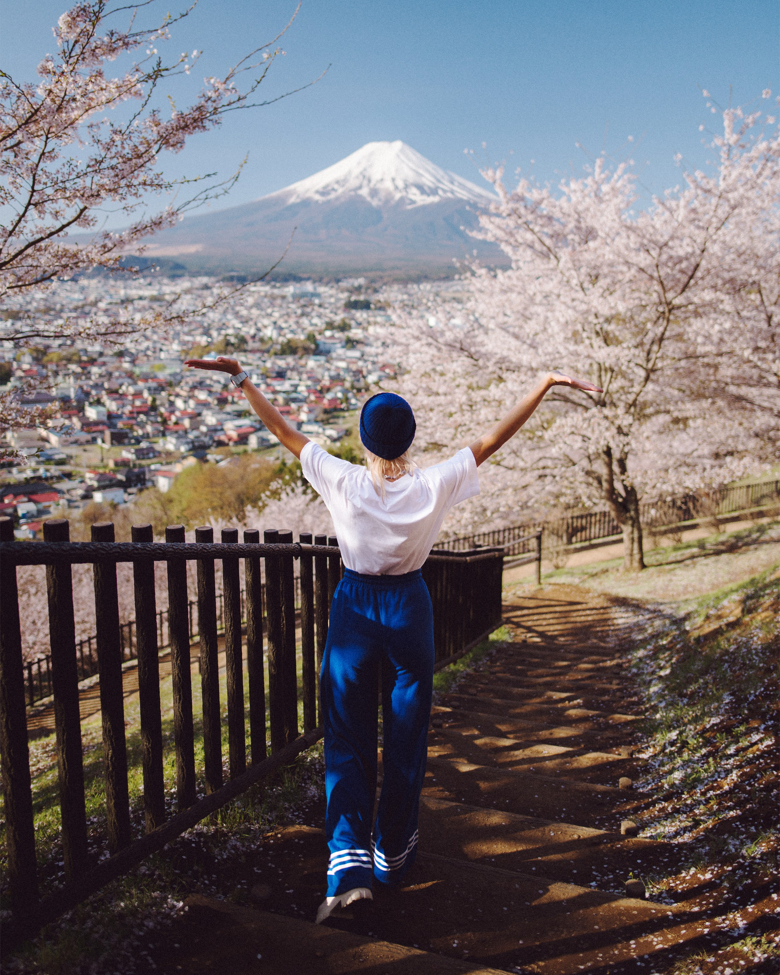 Japan. Photographer in Tokyo Anatolii Ozarto
