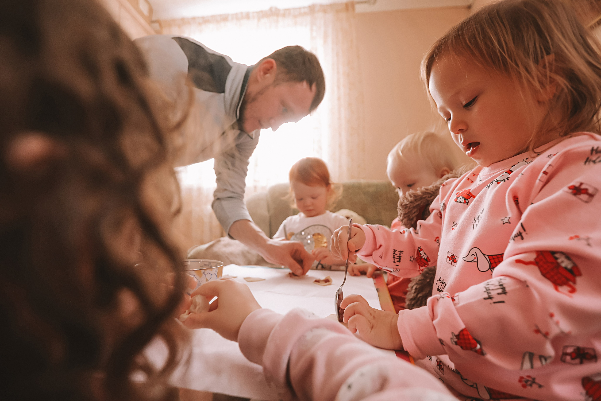 Большая семья репортаж. Семейный фотограф Тюмень, фотограф на роды Салмина Мария