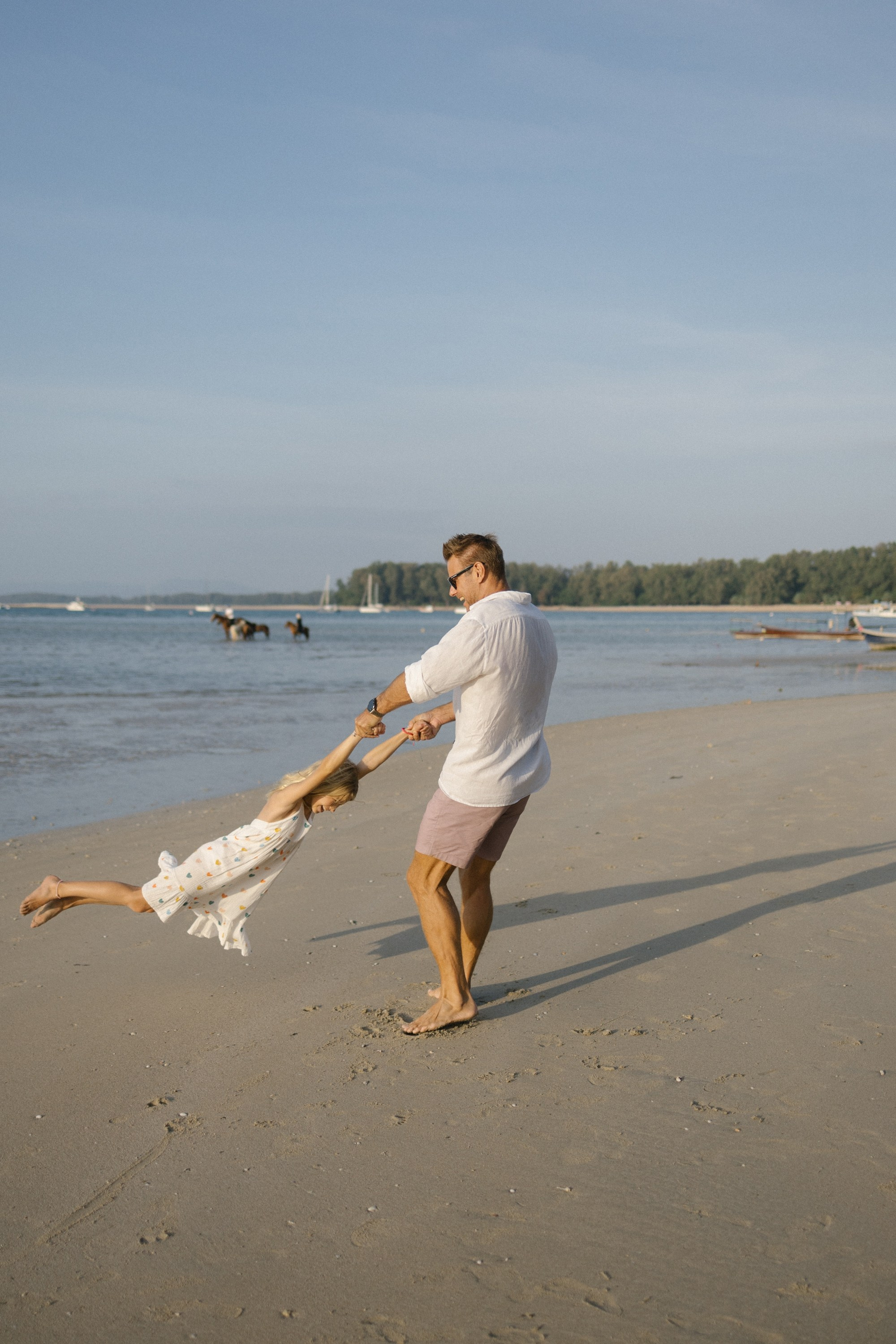 Family photoshoot in Phuket, Thailand. Fedor Lemeshko — Destination Wedding and Family Lifestyle photographer