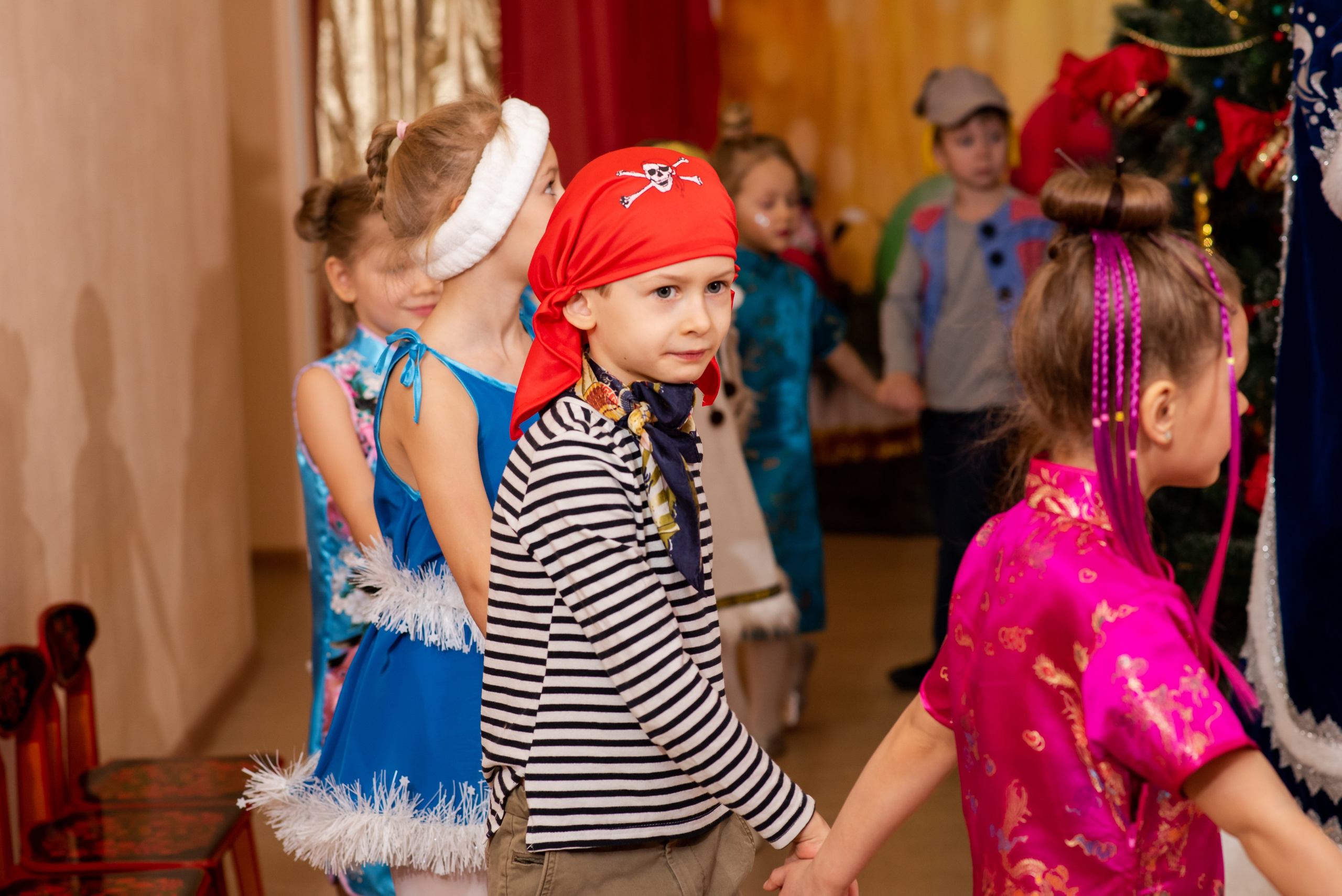 Новогодний утренник в детском саду 276. Выпускные альбомы в Севастополе, Крыму и Екатеринбурге