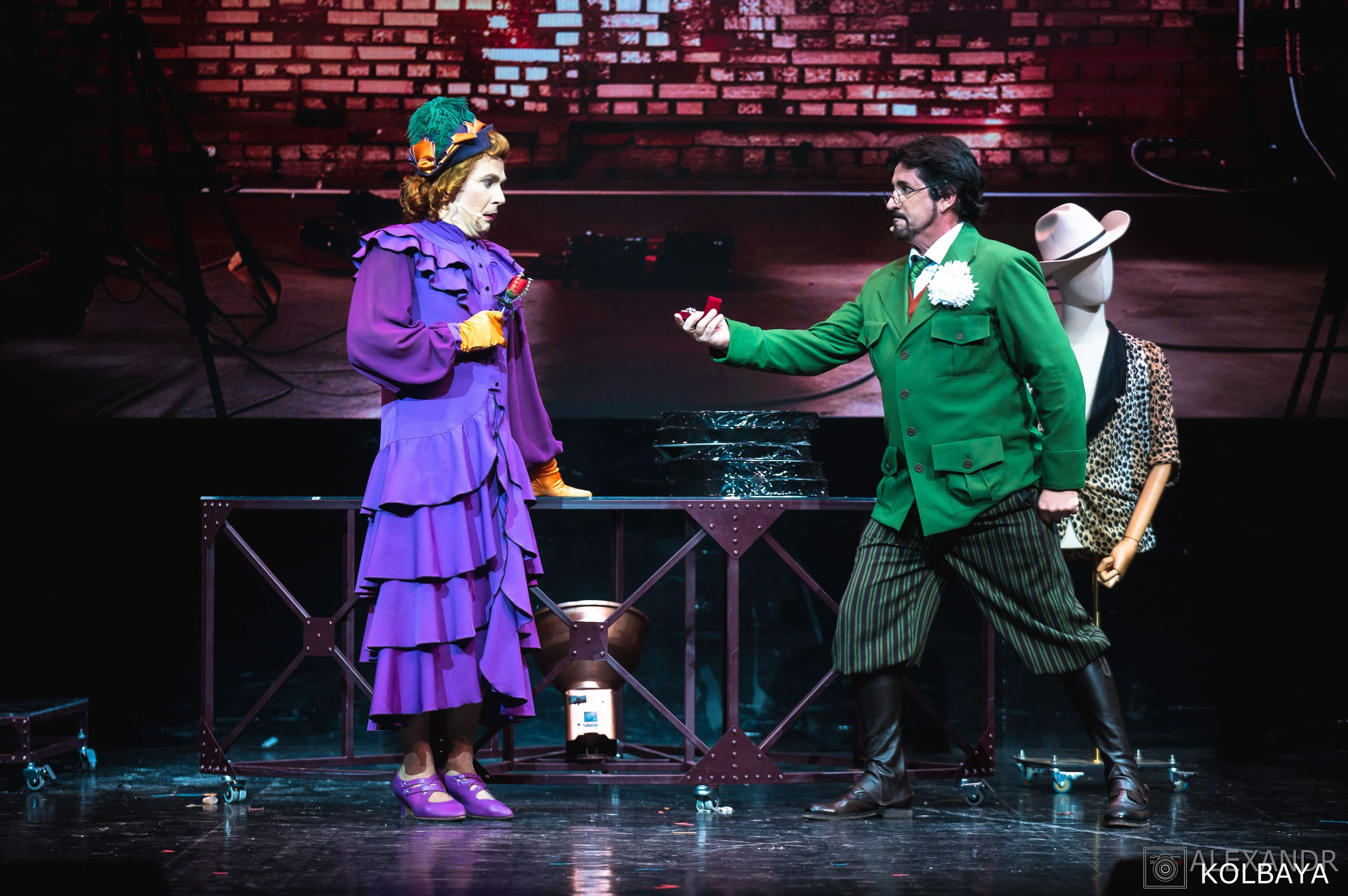 Фотографии со спектакля «Привет, я тетя Чарли». Концертный и театральный репортажный фотограф в Москве Александр Колбая