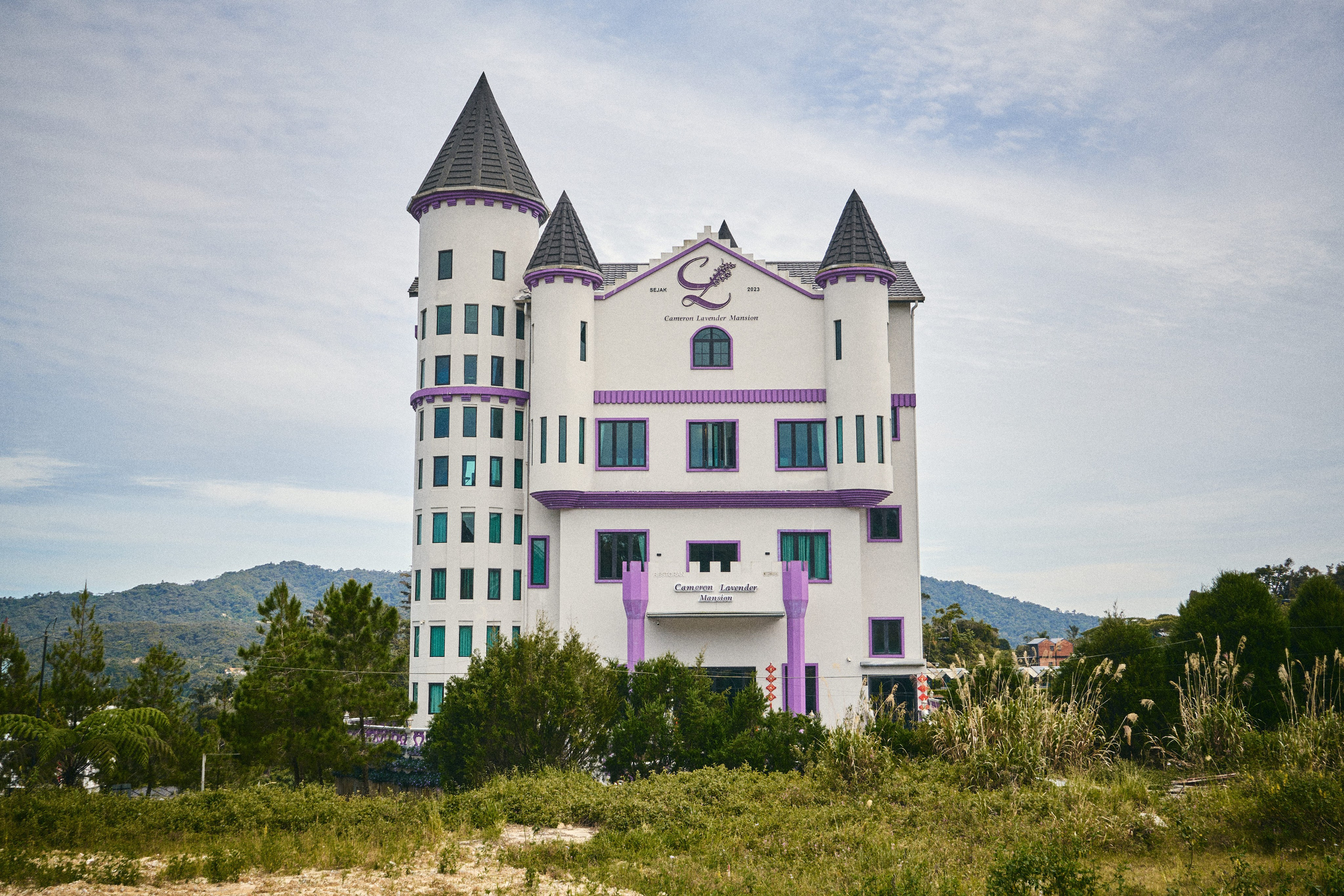 Lavender Mansion. See the moment and catche. commercial and reportage