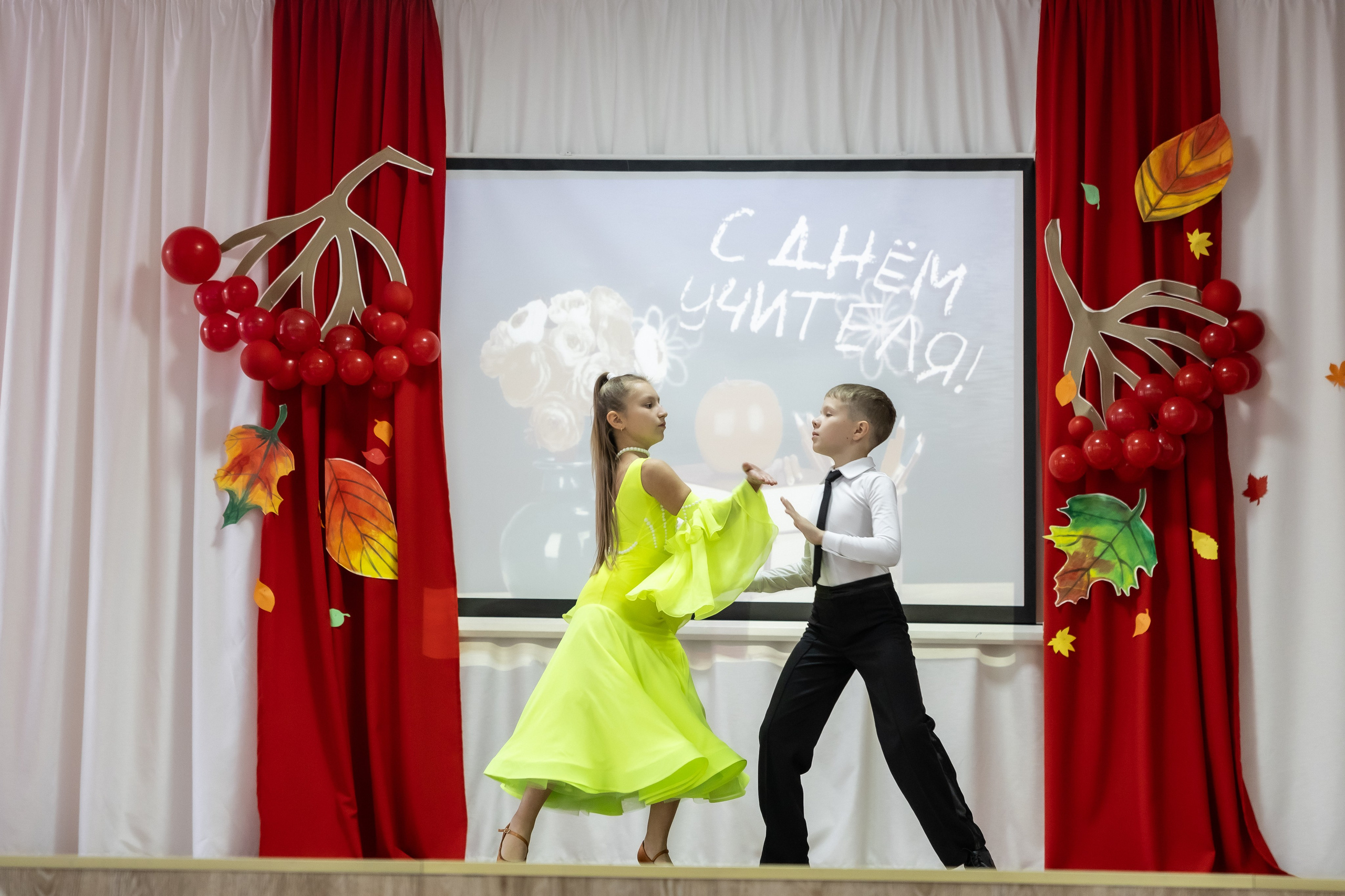 День учителя. Школа 31. Октябрь 2024. Свадебный и Семейный фотограф г. Ижевск Гульназ Солдатова. Гульназ фото