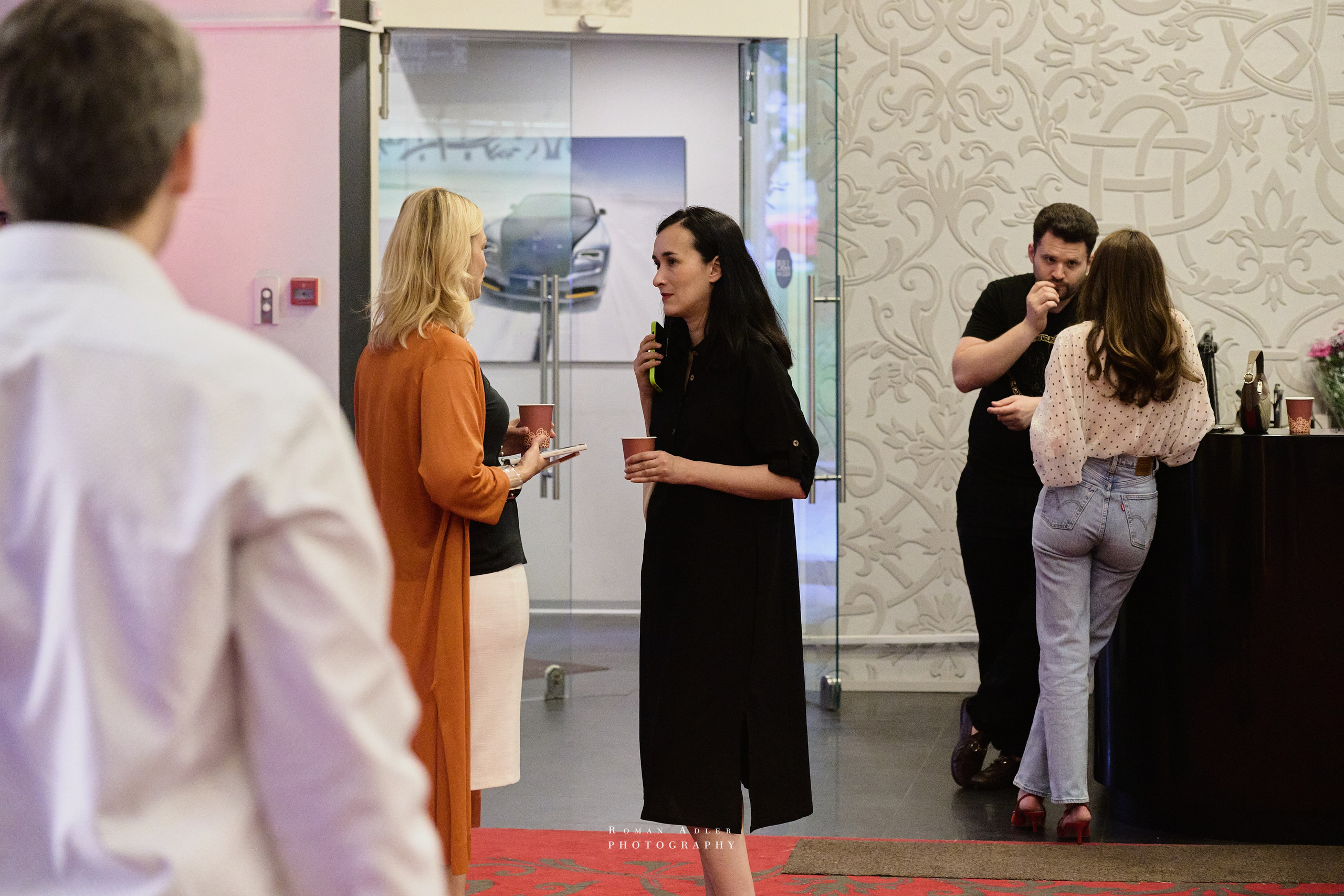 «Летние хроники» в международной галерее Redgallery. Фотограф Роман Адлер